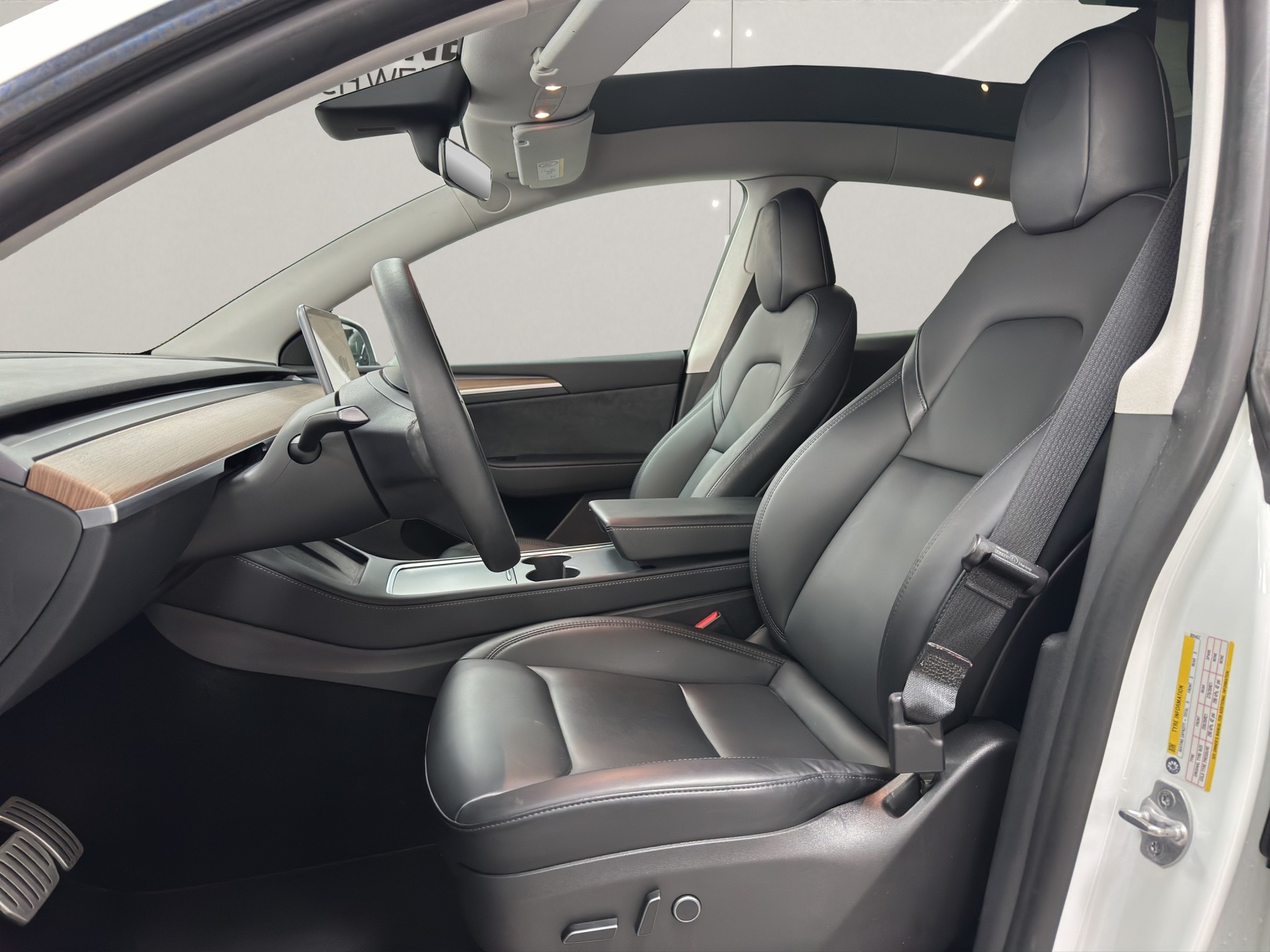 TESLA Model Y Long Range-image-5