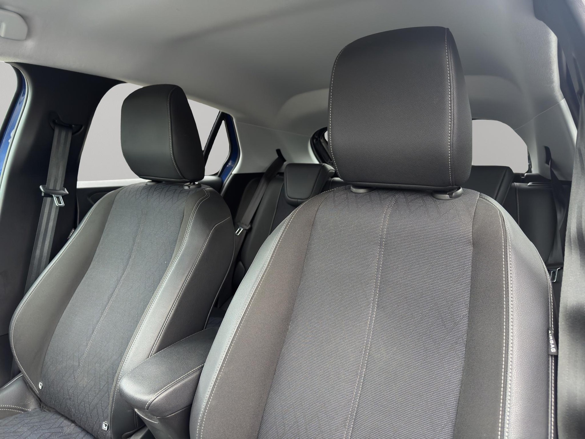 OPEL Corsa-e Elegance-showroom-element-2