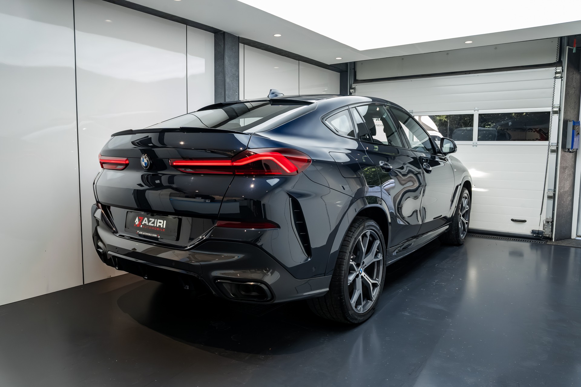 BMW X6 M50i Steptronic-showroom-element-3