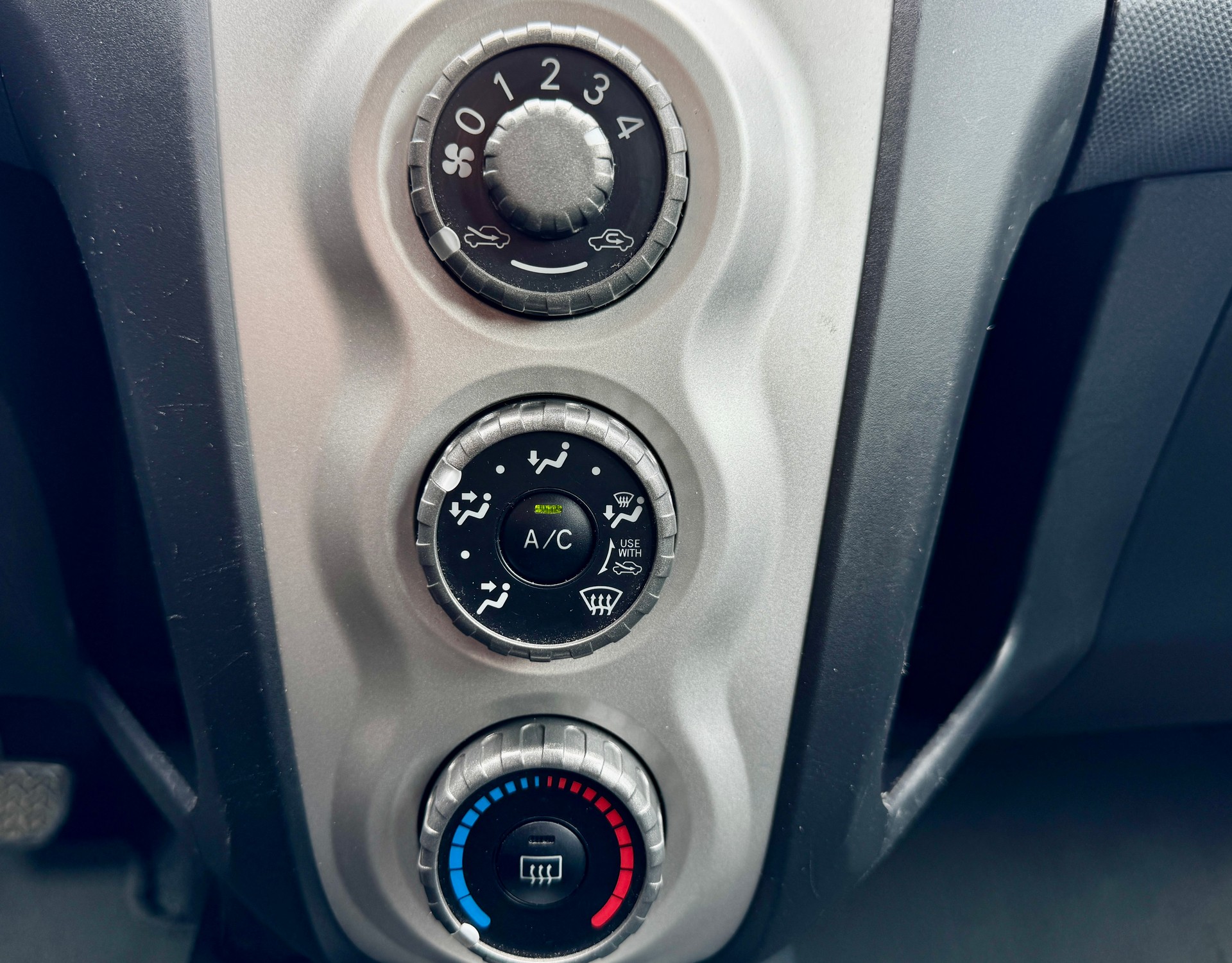 TOYOTA Yaris 1.4 D-4D City Multimode-image-9