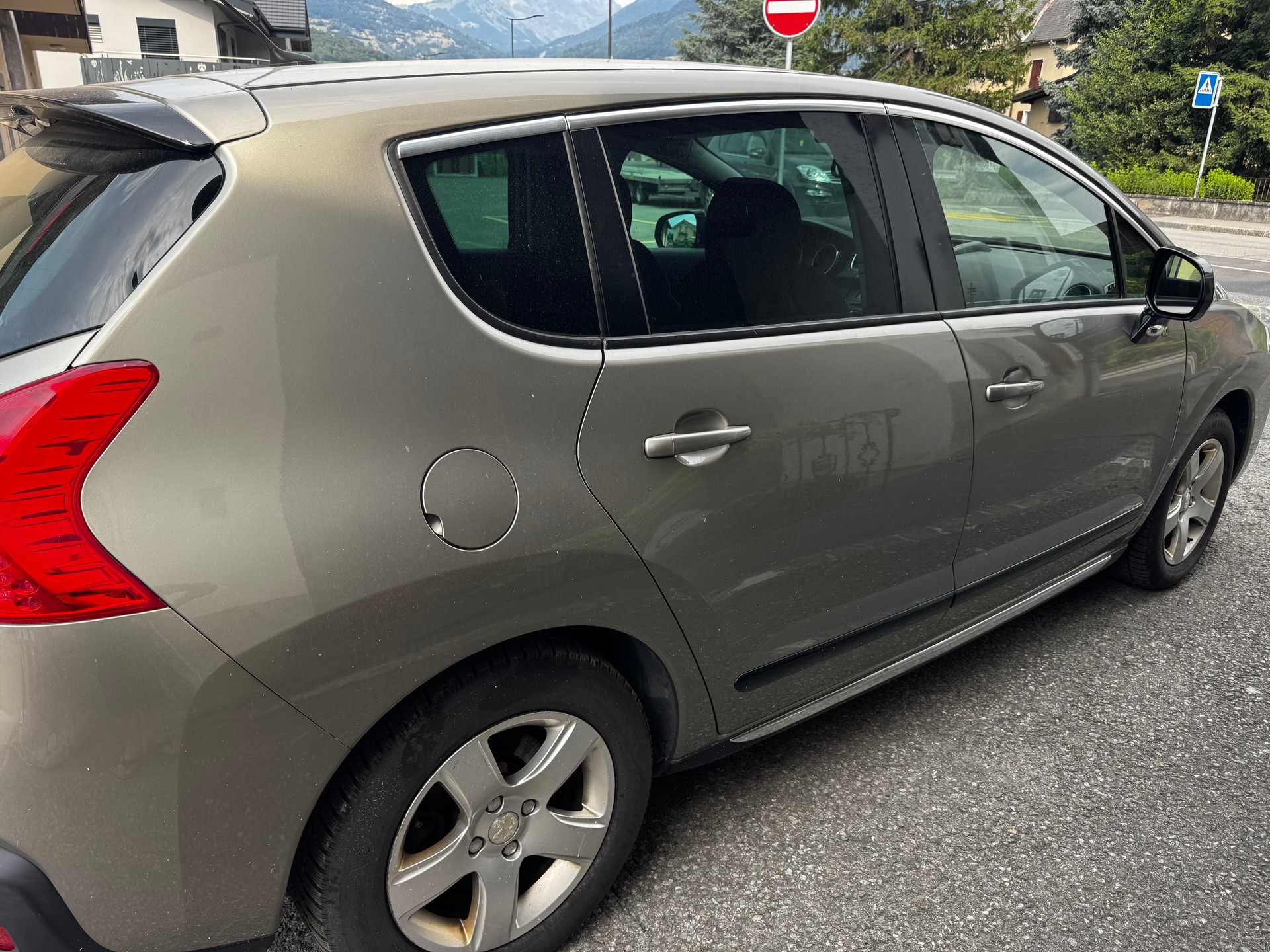 PEUGEOT 3008 HYbrid4 2.0 HDI EGS6-image-4