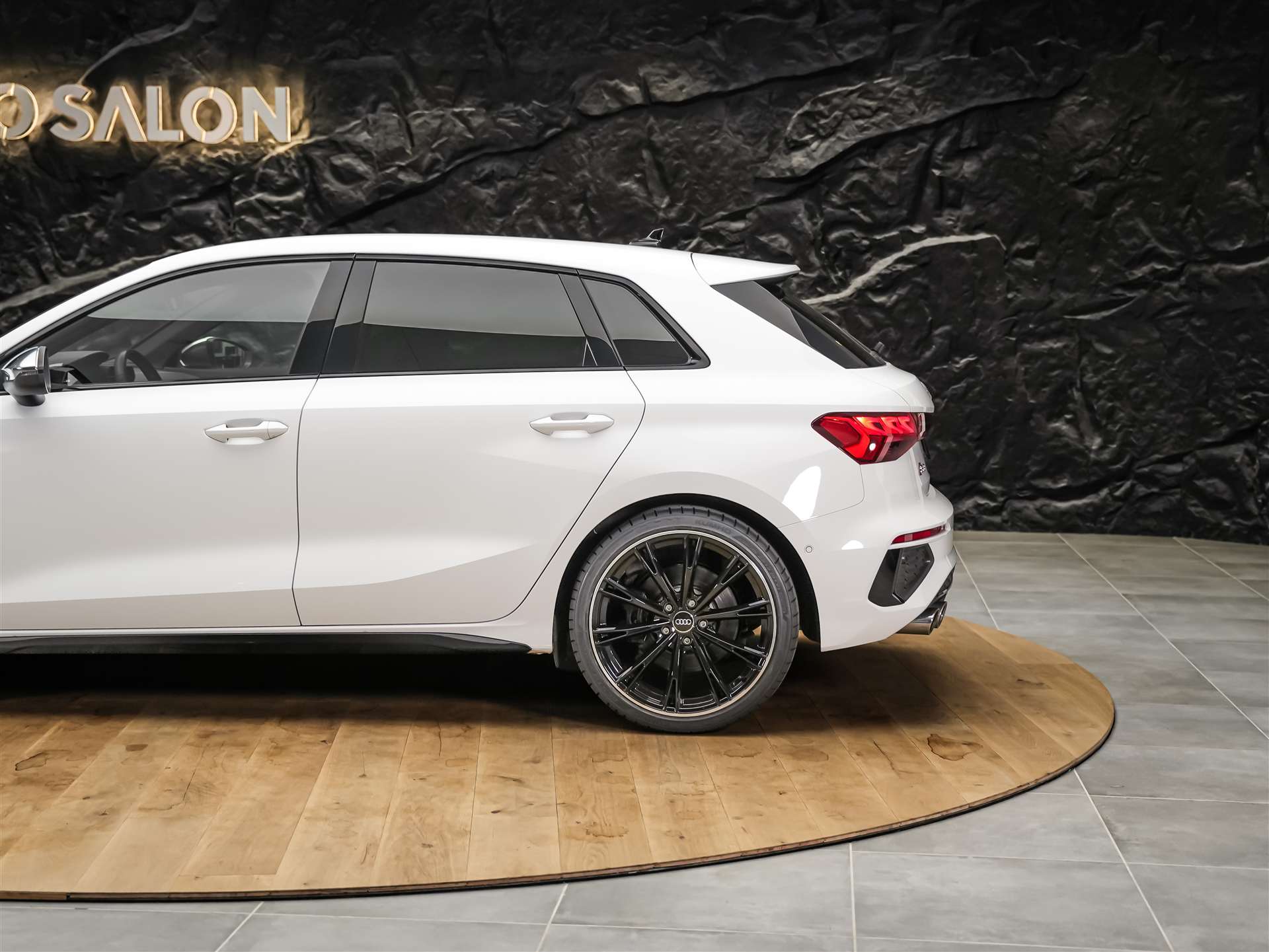 AUDI S3 Sportback 2.0 TFSI quattro S-tronic *19" Felgen*Abstandsregler*Sitzheizung*-image-18