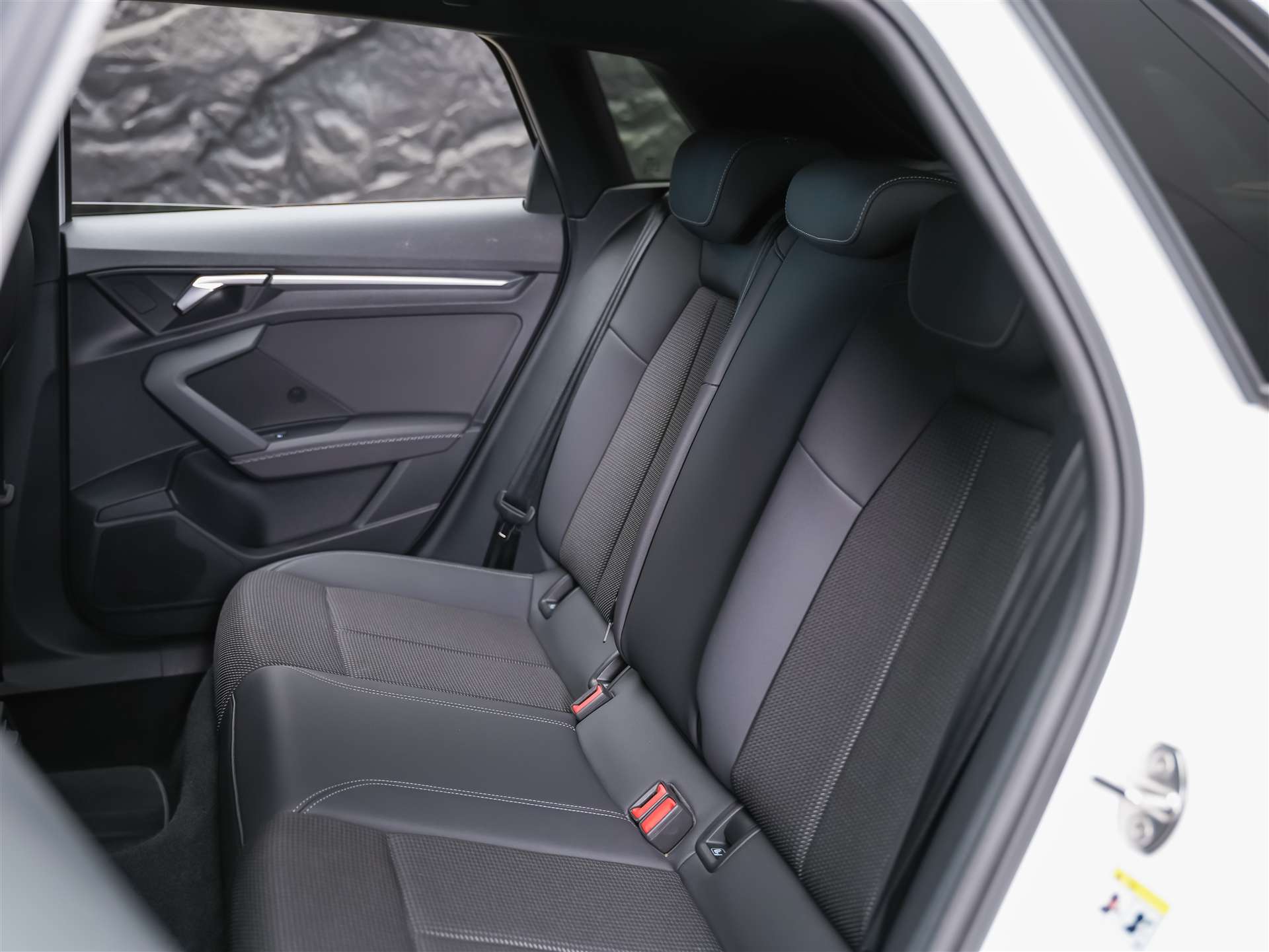 AUDI S3 Sportback 2.0 TFSI quattro S-tronic *19" Felgen*Abstandsregler*Sitzheizung*-image-14