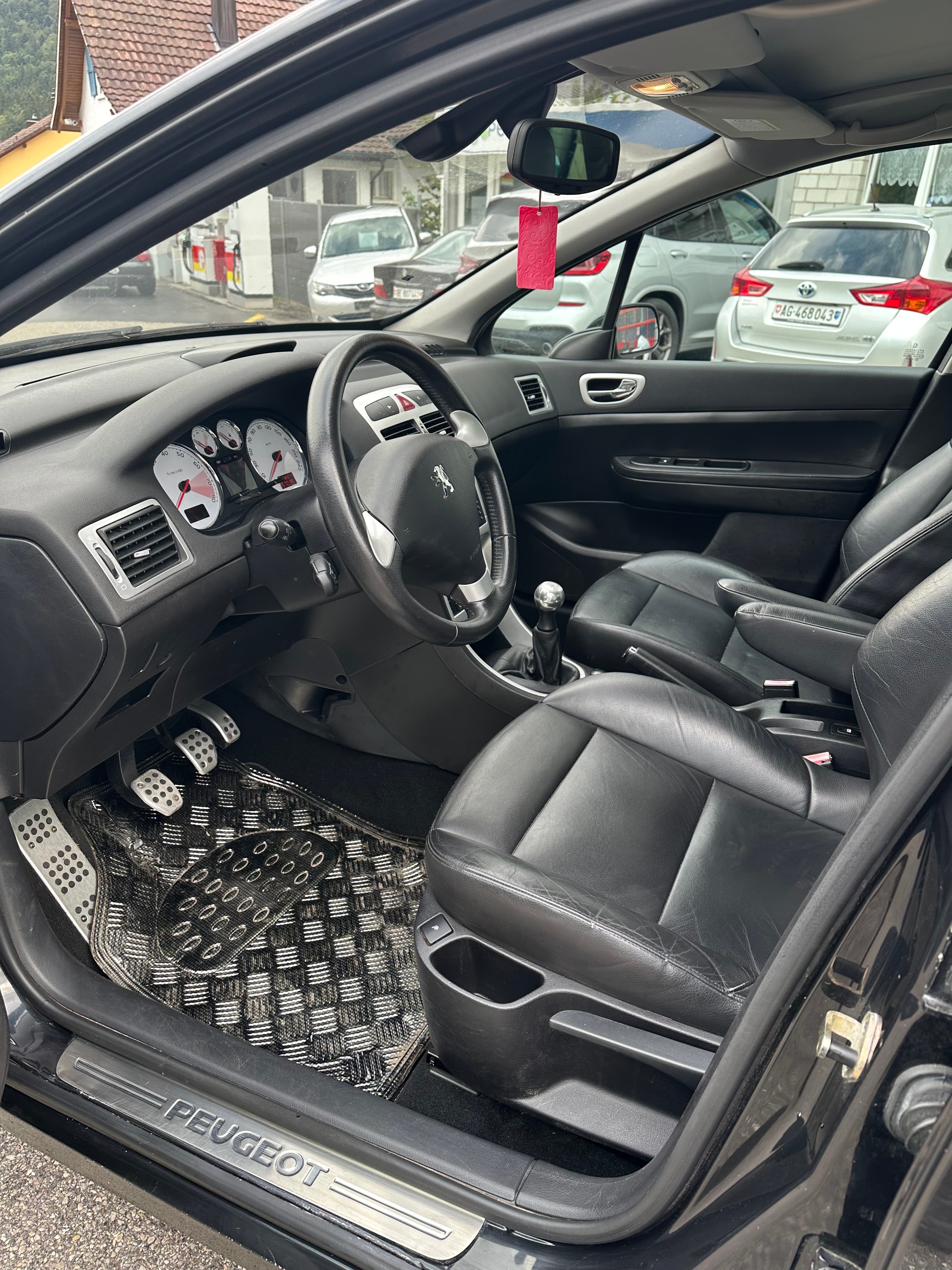 PEUGEOT 307 SW 2.0 16V Premium-image-5