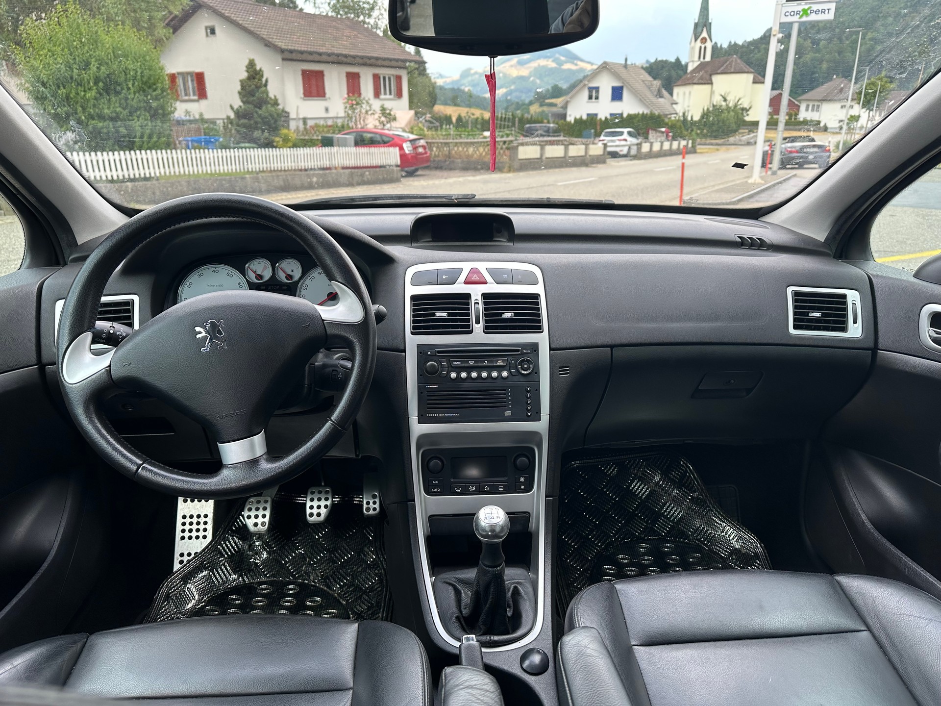 PEUGEOT 307 SW 2.0 16V Premium-image-6