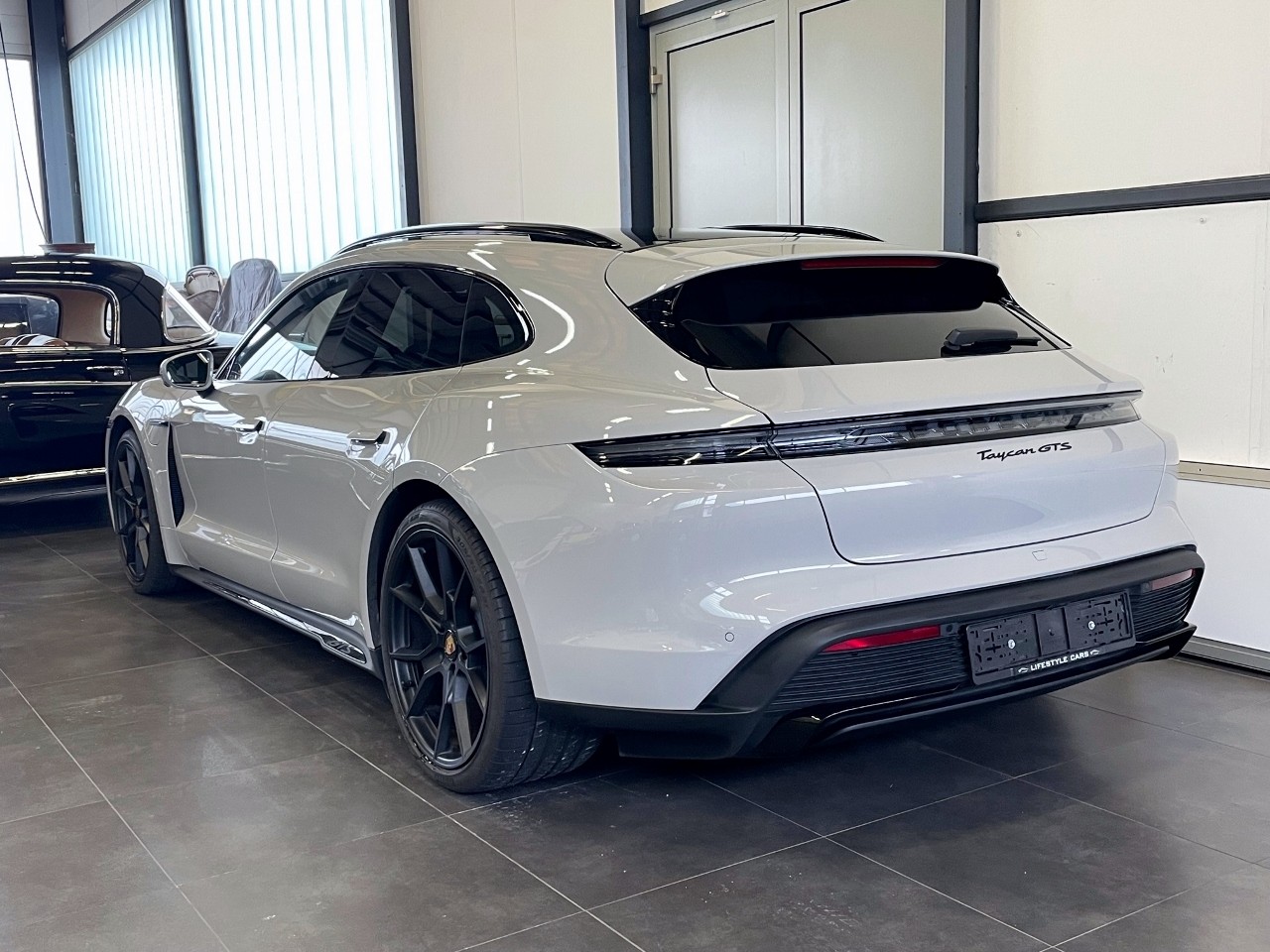 PORSCHE Taycan GTS Gran Turismo-image-1