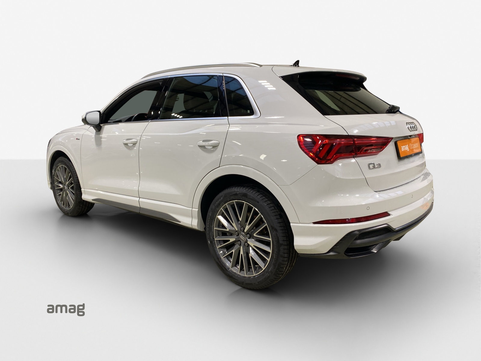 AUDI Q3 40 TFSI S line quattro S-tronic-showroom-element-2