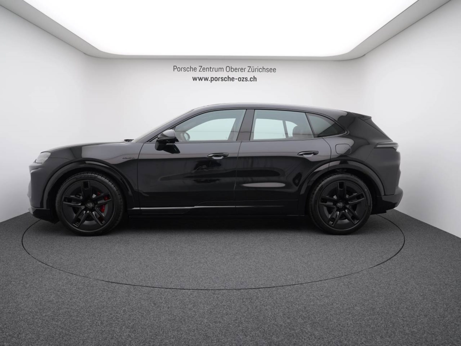 PORSCHE Cayenne Turbo Electric-showroom-element-1