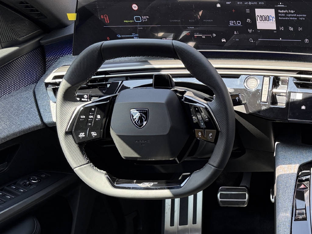PEUGEOT 3008 Plug-in Hybrid 225 e-DCS7 GT Exclusive-image-8