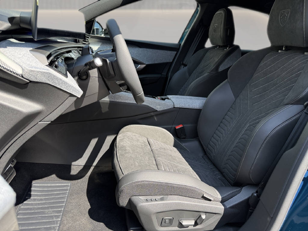 PEUGEOT 3008 Plug-in Hybrid 225 e-DCS7 GT Exclusive-image-5