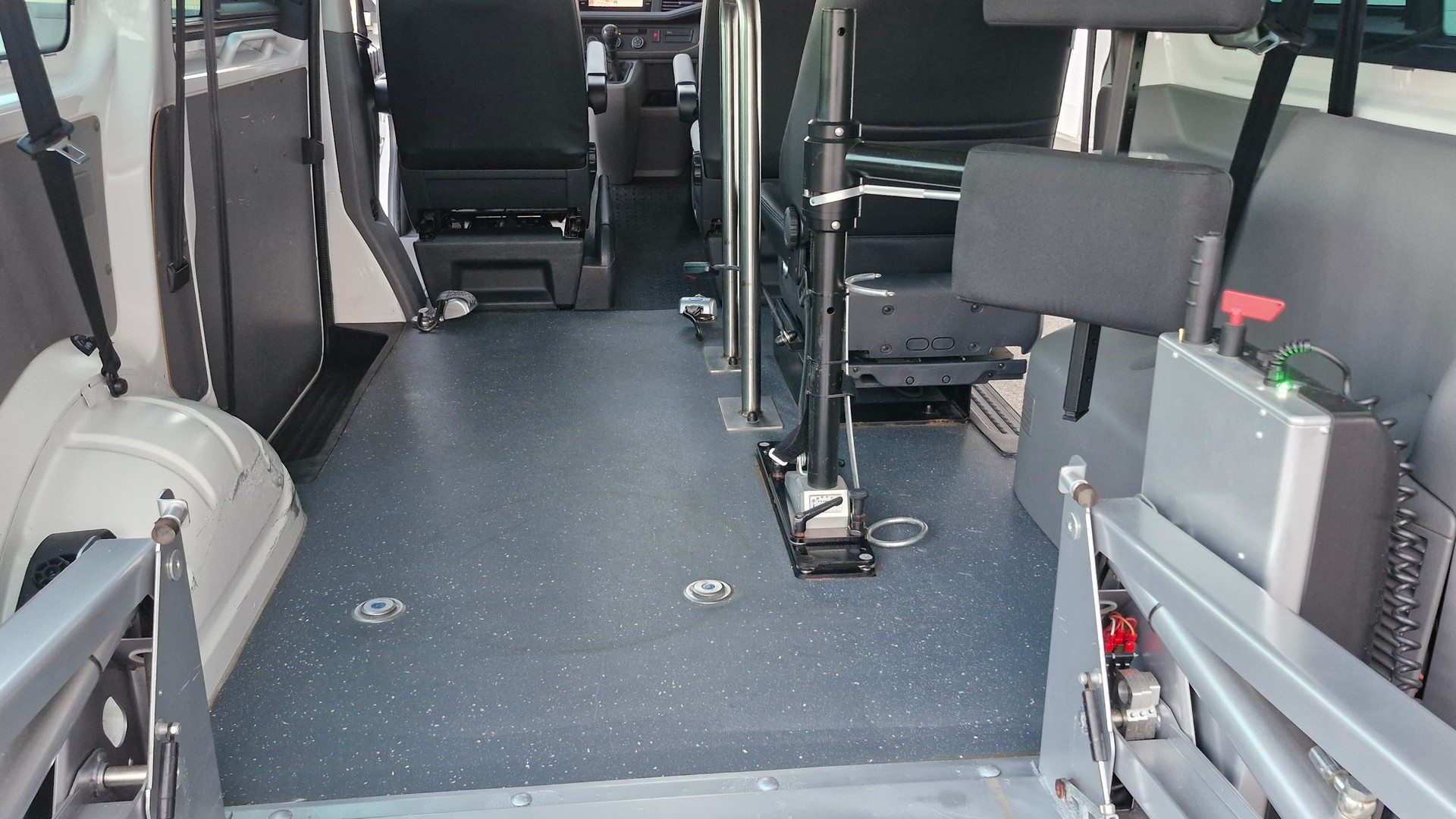 VW T6.1 Kombi 3000 2.0 TDI 150-image-25