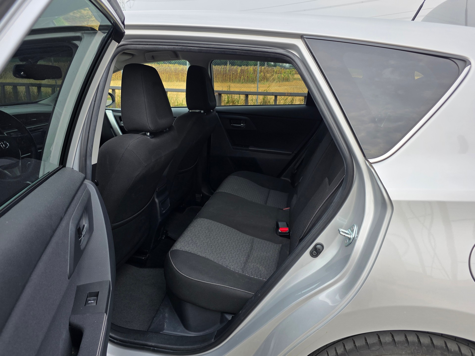 TOYOTA Auris 1.8 16V HSD Linea Trend-image-9