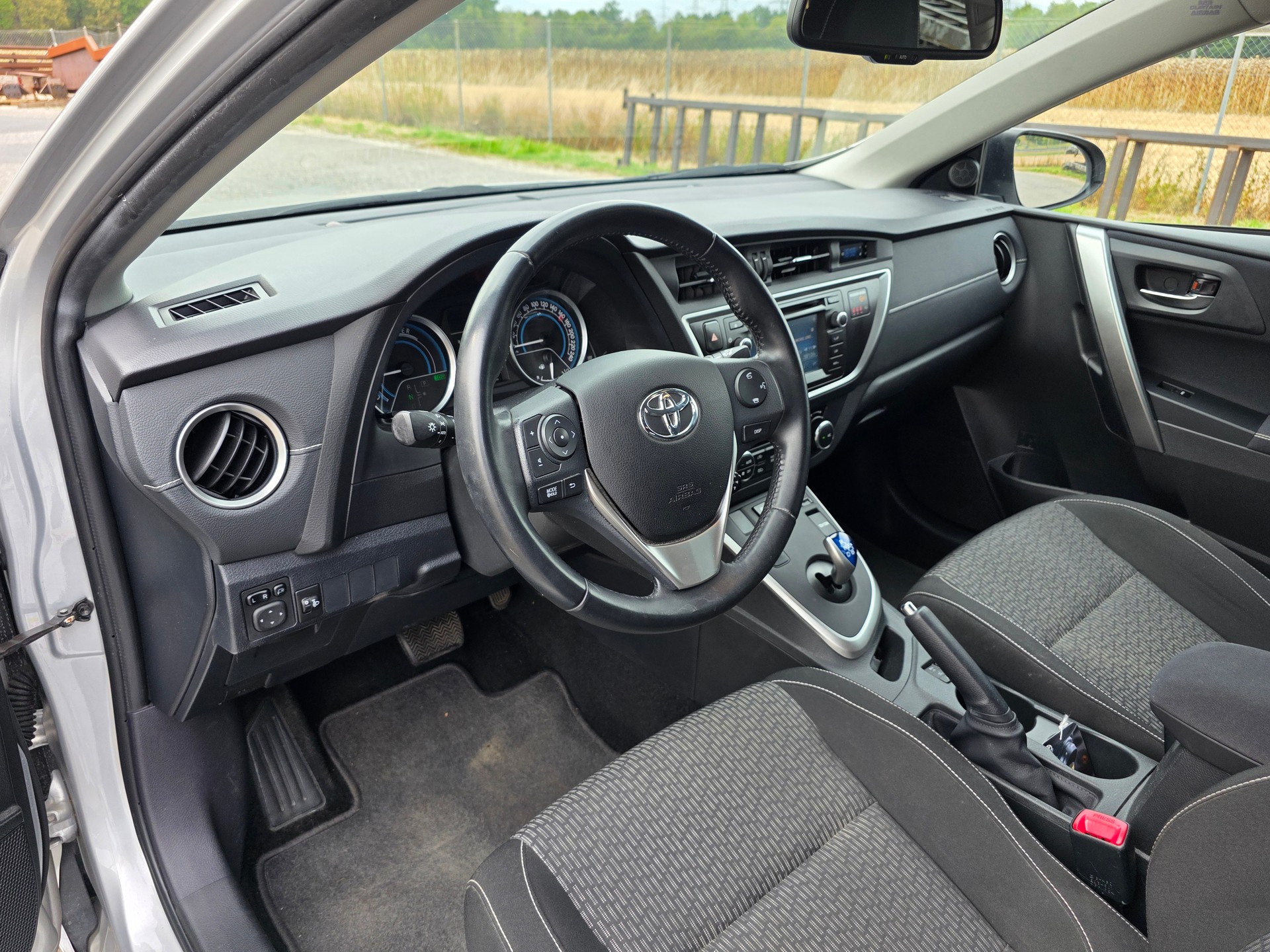 TOYOTA Auris 1.8 16V HSD Linea Trend-image-10