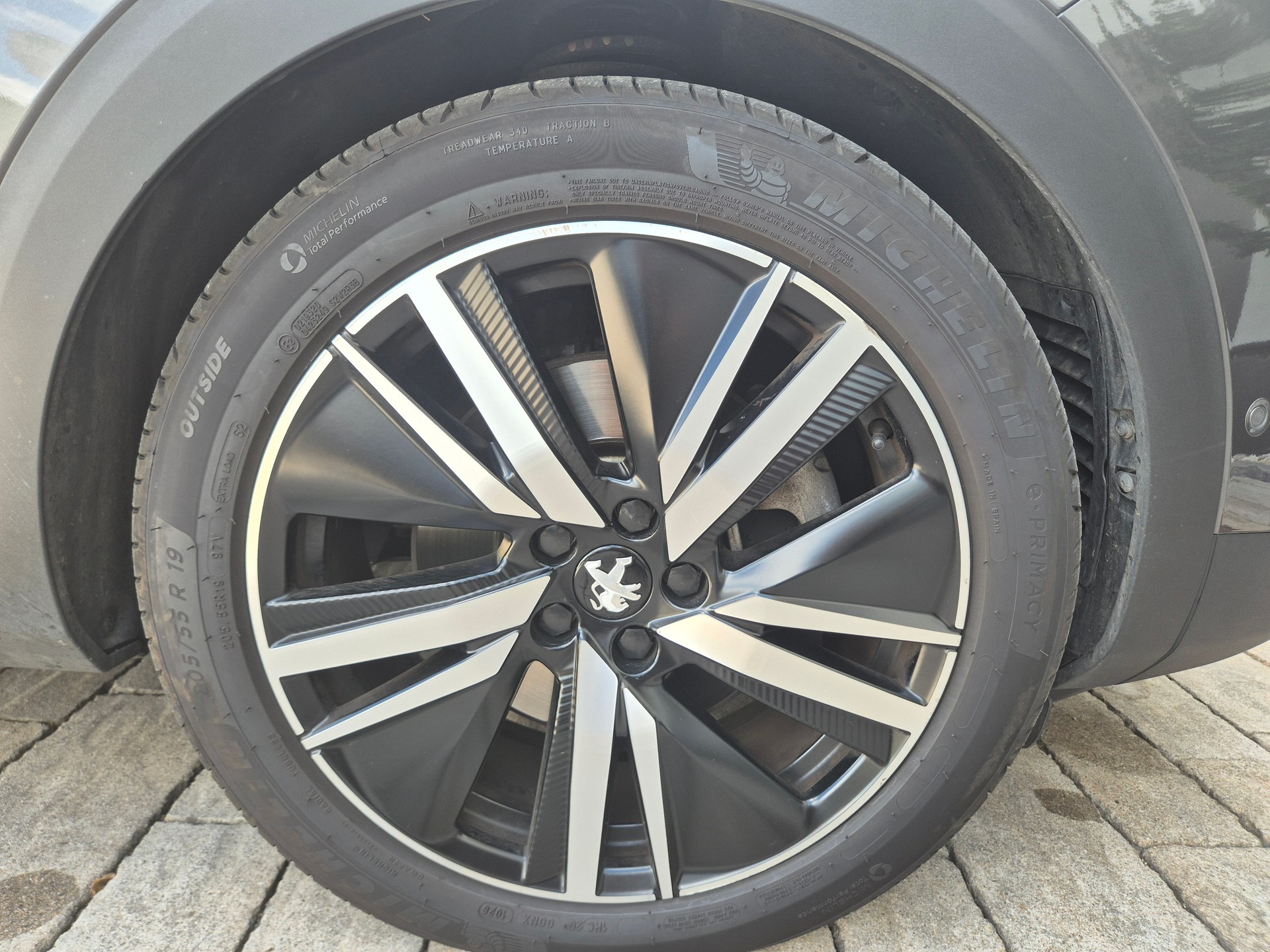 PEUGEOT 1.6 Plug-in 300 e Hybrid4 GT P-image-2