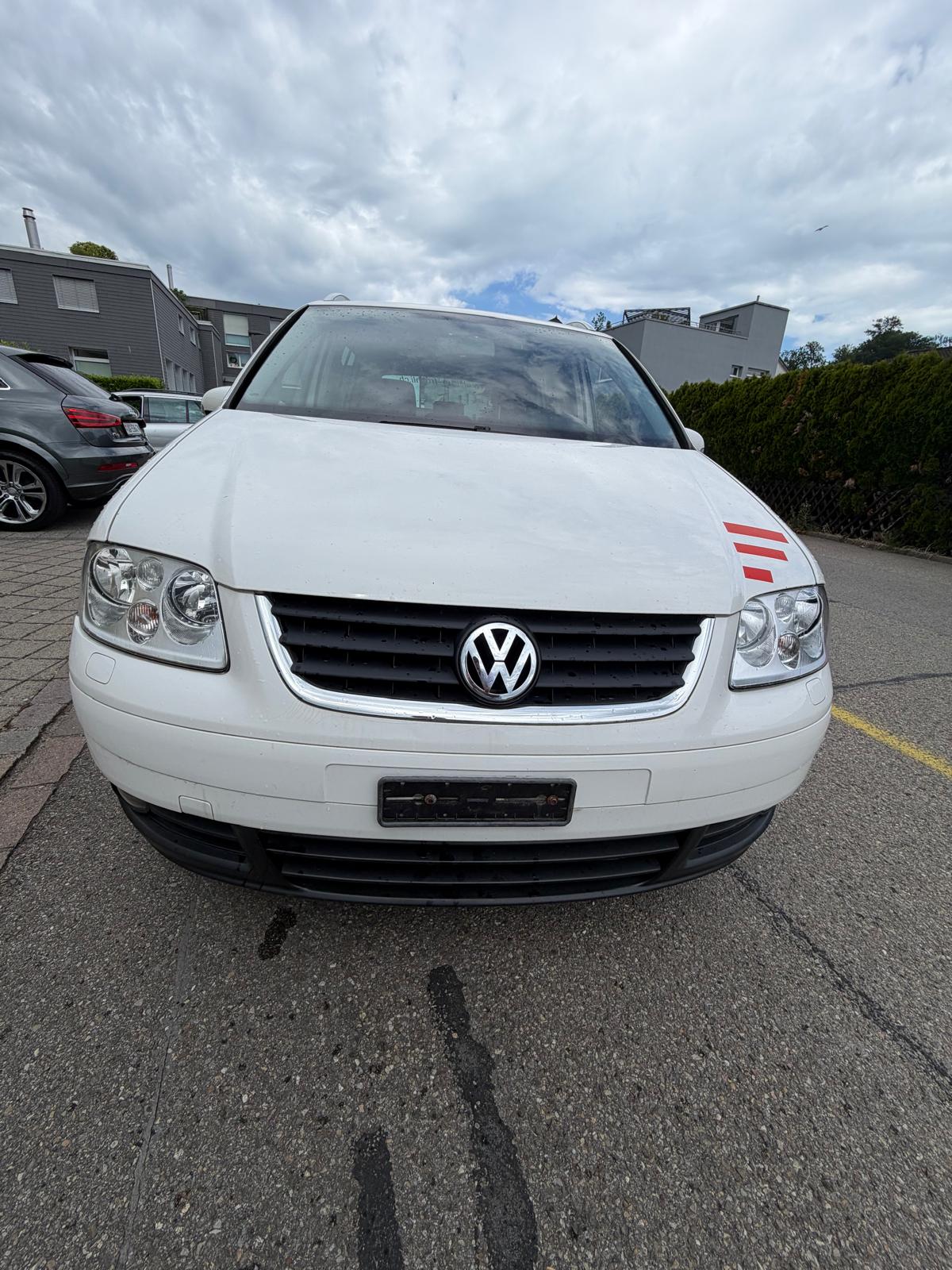 VW Touran 2.0 TDI Trendline-image-1