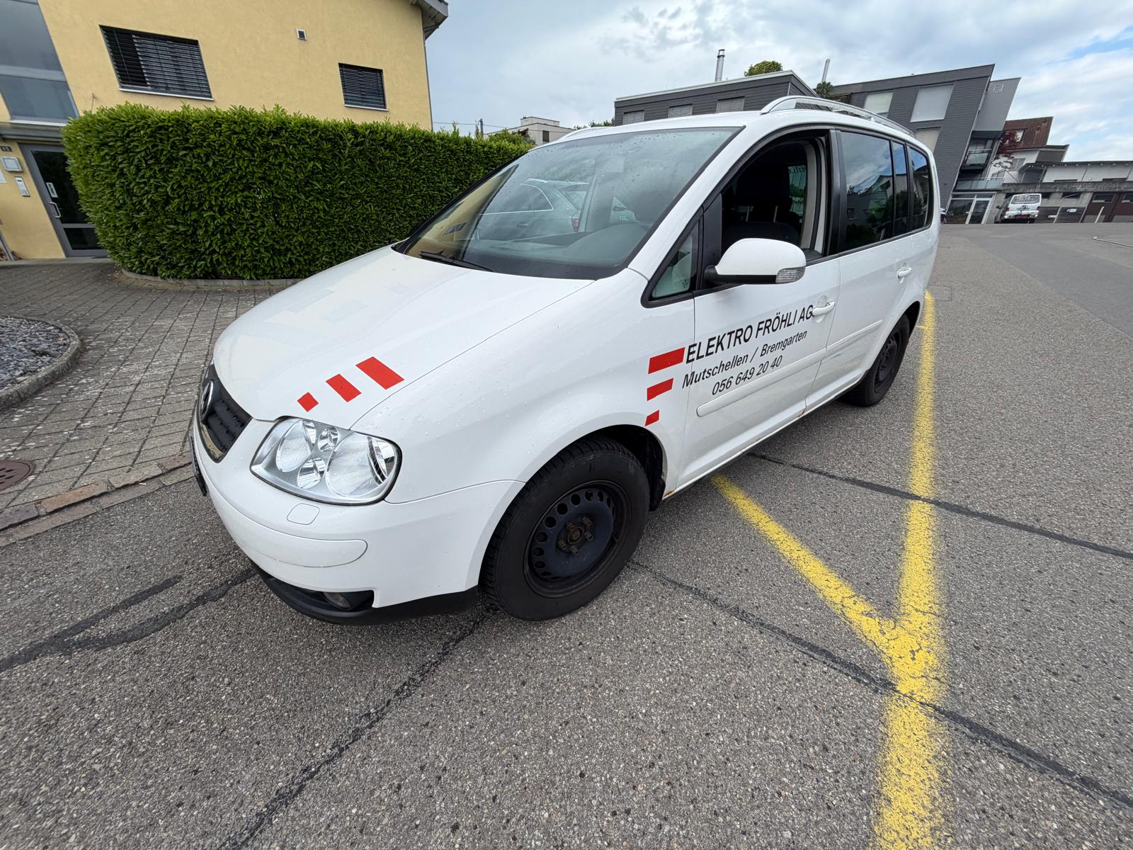 VW Touran 2.0 TDI Trendline-image-3