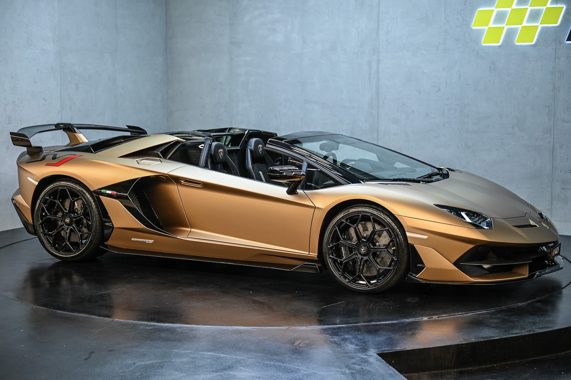 LAMBORGHINI Aventador SVJ Roadster 6.5 (1 of 800) Bronzo Zenas Matt-image-14