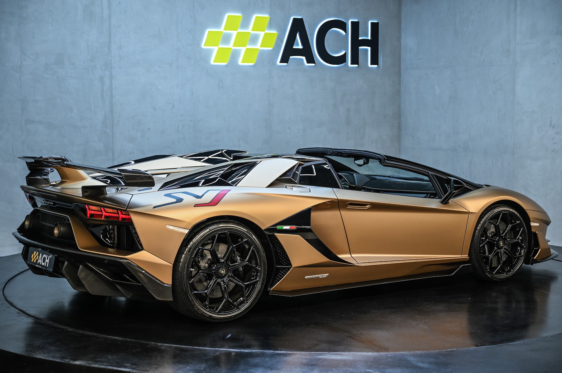 LAMBORGHINI Aventador SVJ Roadster 6.5 (1 of 800) Bronzo Zenas Matt-image-12