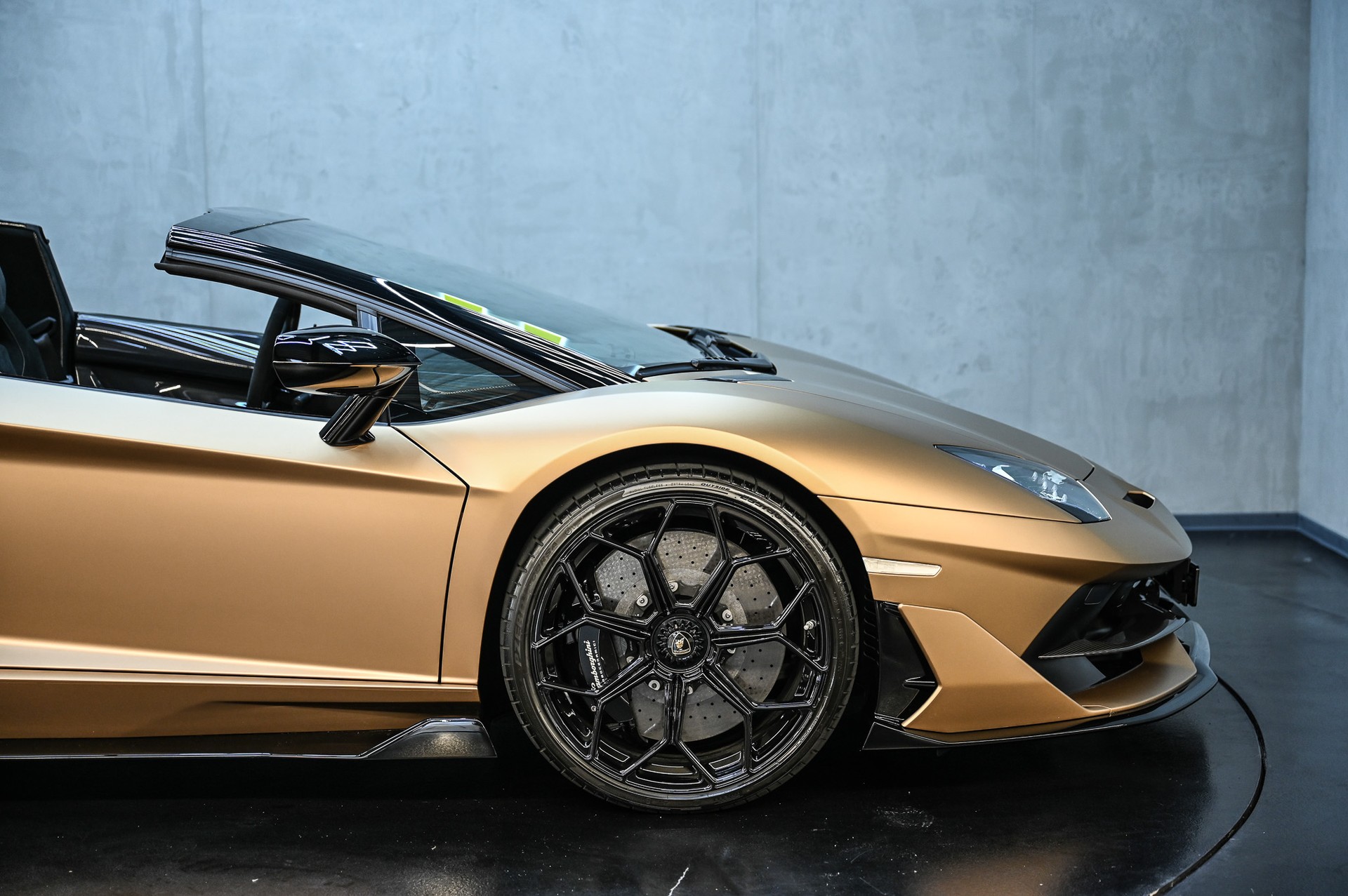 LAMBORGHINI Aventador SVJ Roadster 6.5 (1 of 800) Bronzo Zenas Matt-image-15