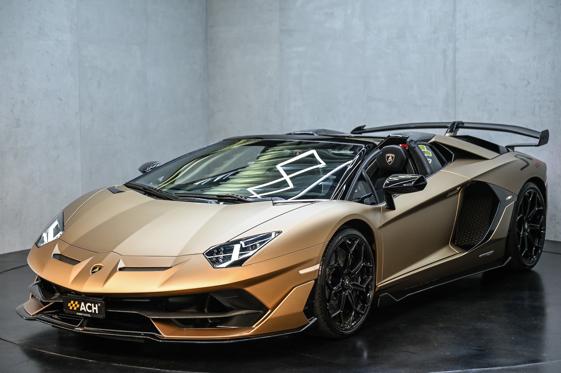 LAMBORGHINI Aventador SVJ Roadster 6.5 (1 of 800) Bronzo Zenas Matt-showroom-element-2