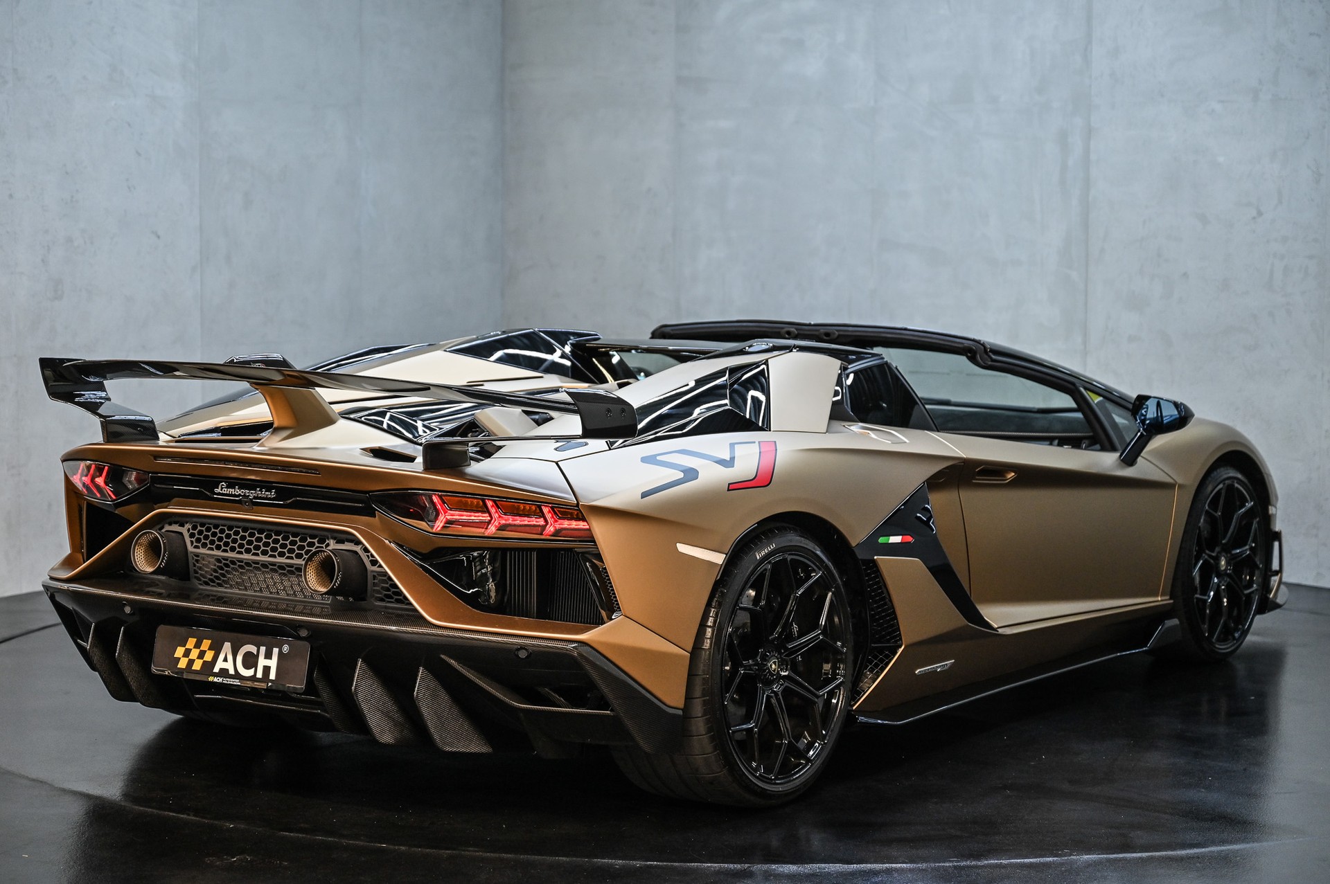 LAMBORGHINI Aventador SVJ Roadster 6.5 (1 of 800) Bronzo Zenas Matt-image-11
