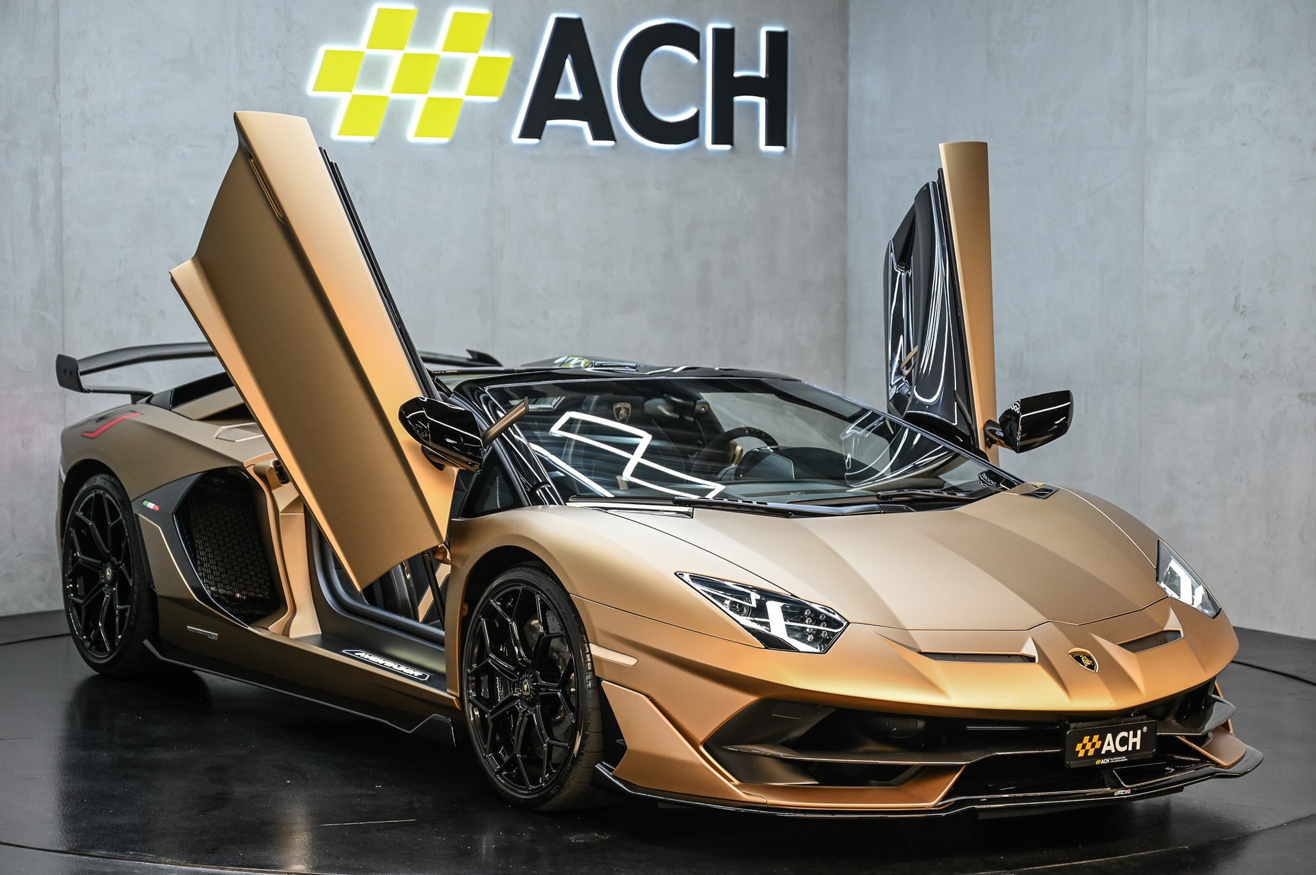 LAMBORGHINI Aventador SVJ Roadster 6.5 (1 of 800) Bronzo Zenas Matt-showroom-element-3