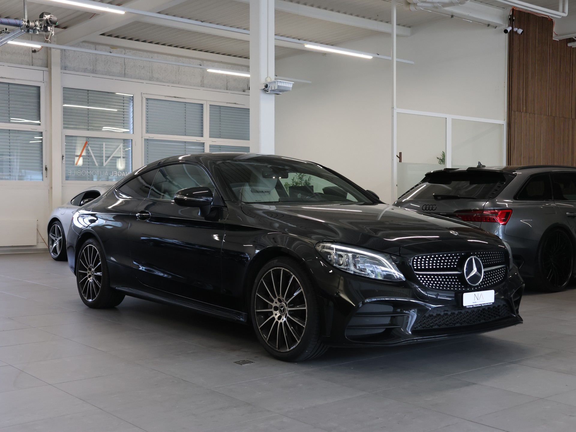 MERCEDES-BENZ Mercedes-Benz C300d *Burmester* *Sitzheizung* *Rückfahrkamera*-showroom-element-1