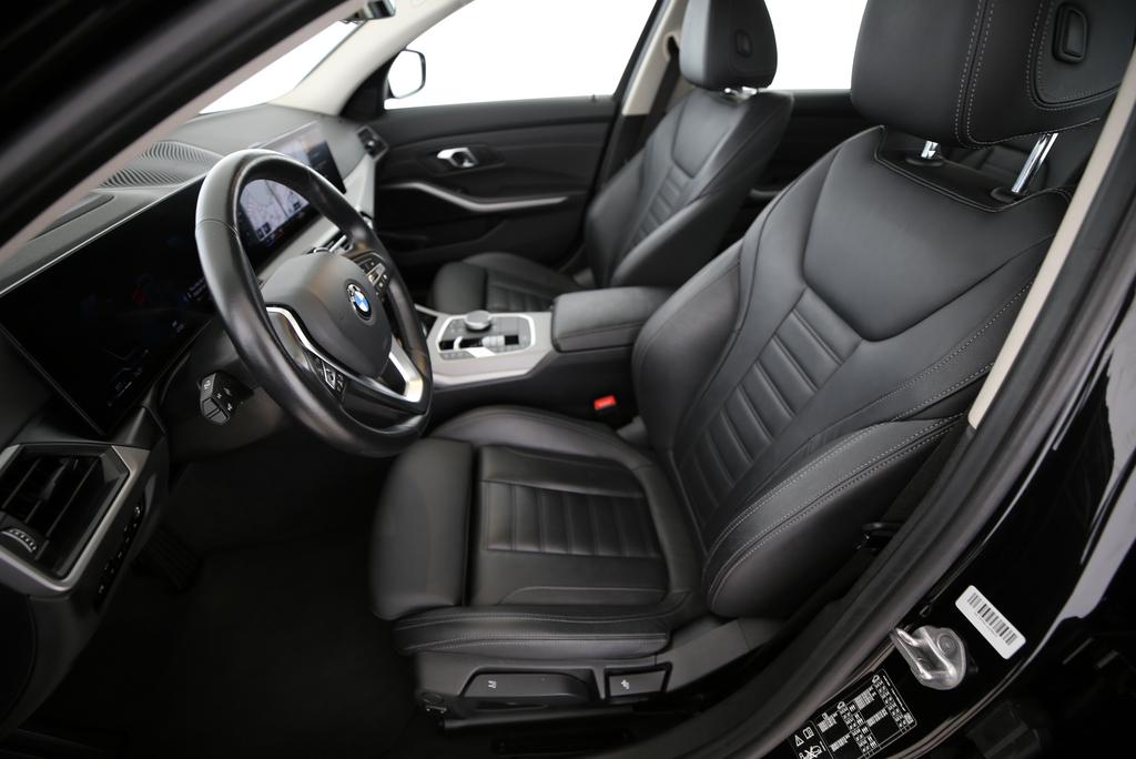 BMW 320d xDrive Touring-showroom-element-2