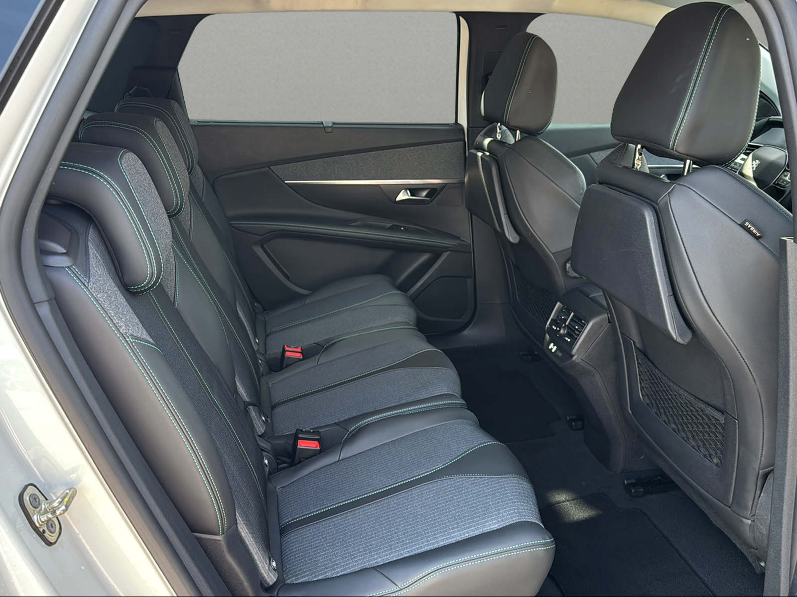 PEUGEOT 5008 1.5 BlueHDi Allure Pack EAT8-image-13
