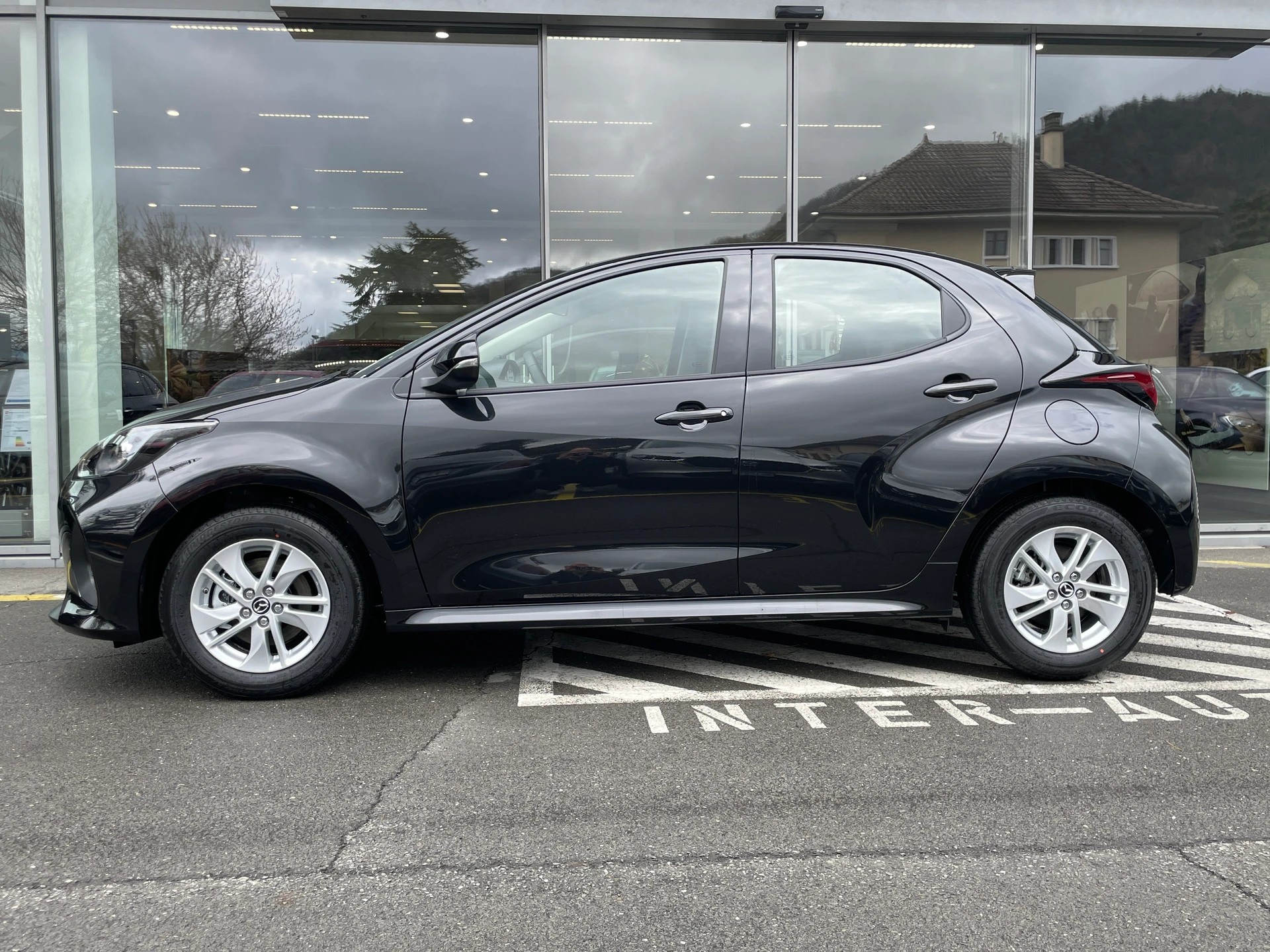 MAZDA 2 Hybrid Centre-line-image-4