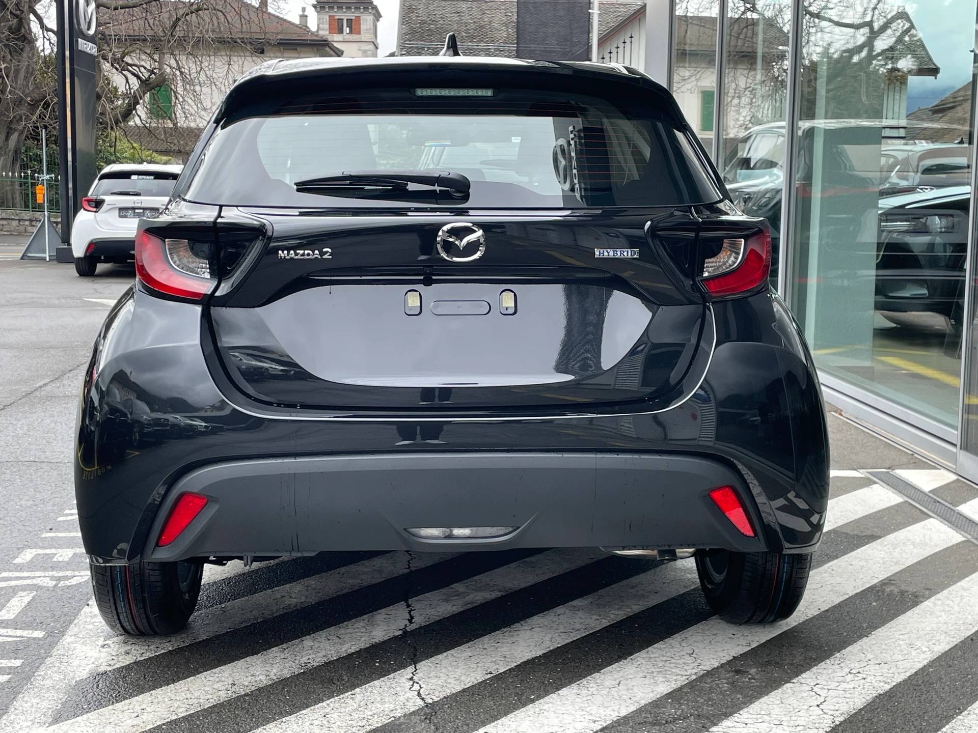 MAZDA 2 Hybrid Centre-line-showroom-element-3