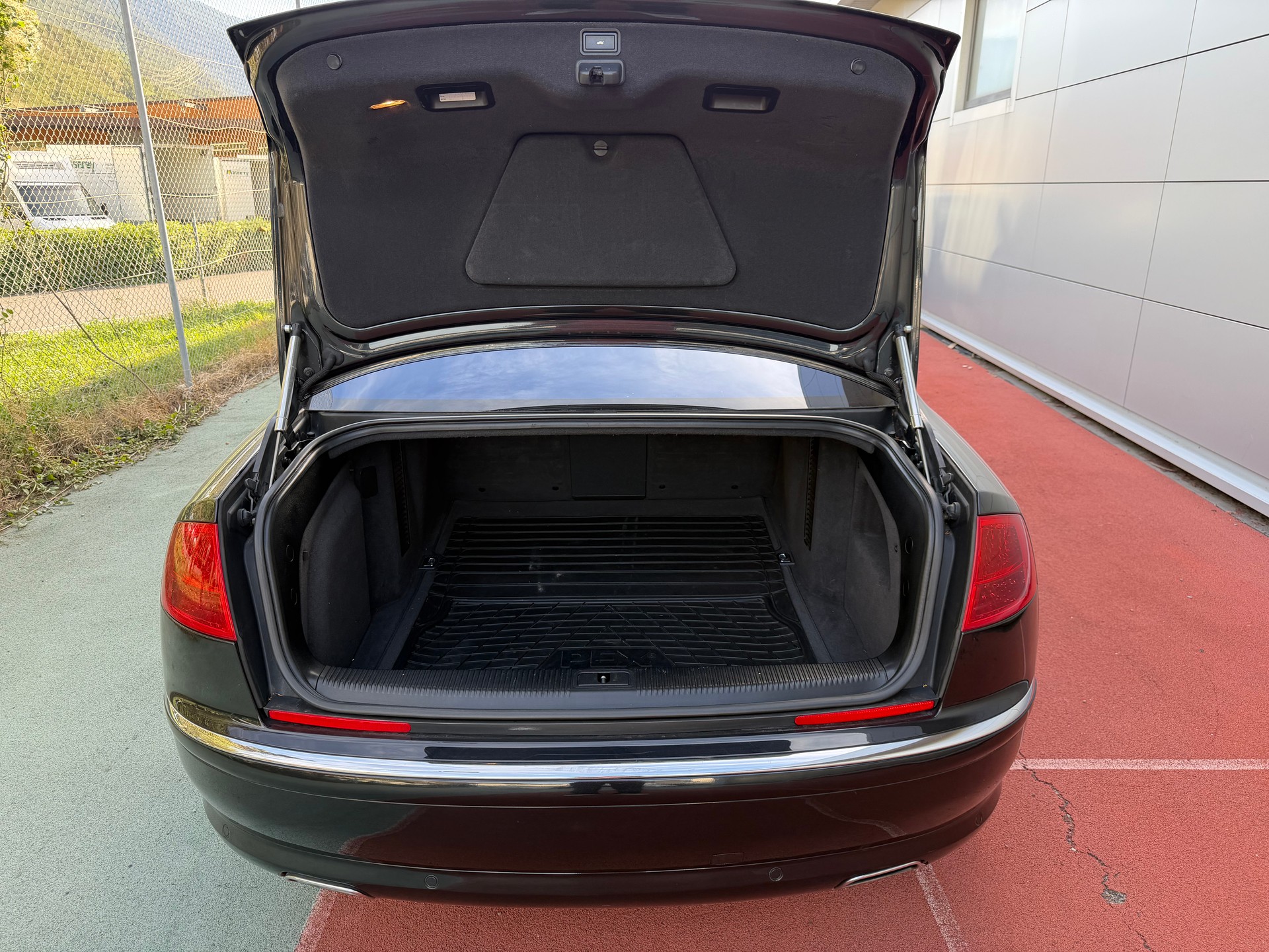 AUDI A8 L 6.0 quattro tiptronic-image-13