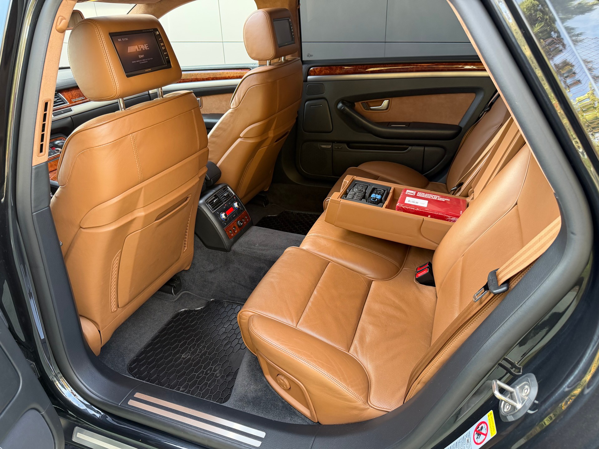 AUDI A8 L 6.0 quattro tiptronic-image-10