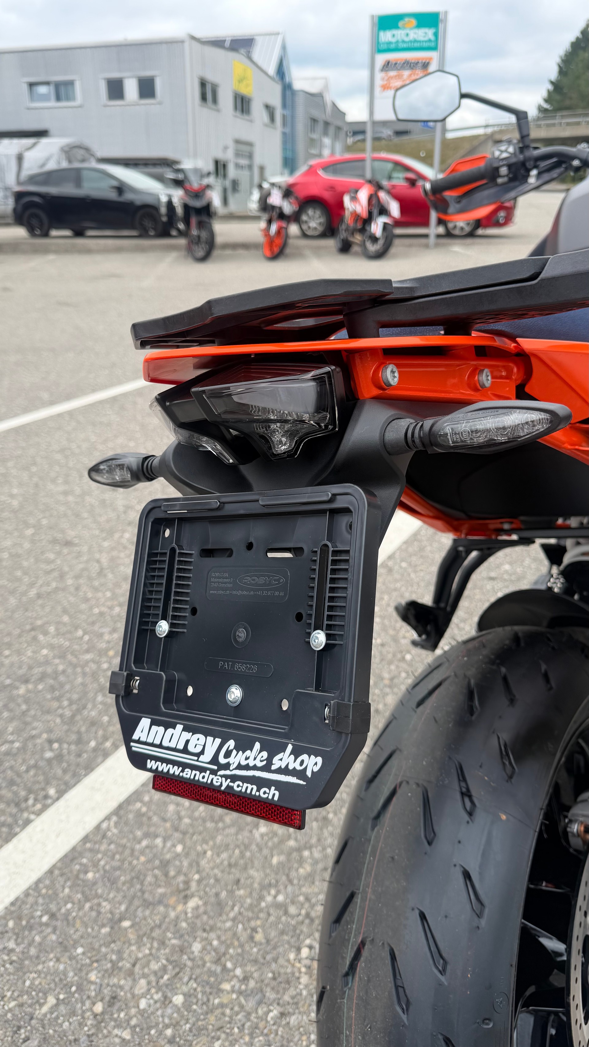 KTM 890 SMT-image-8