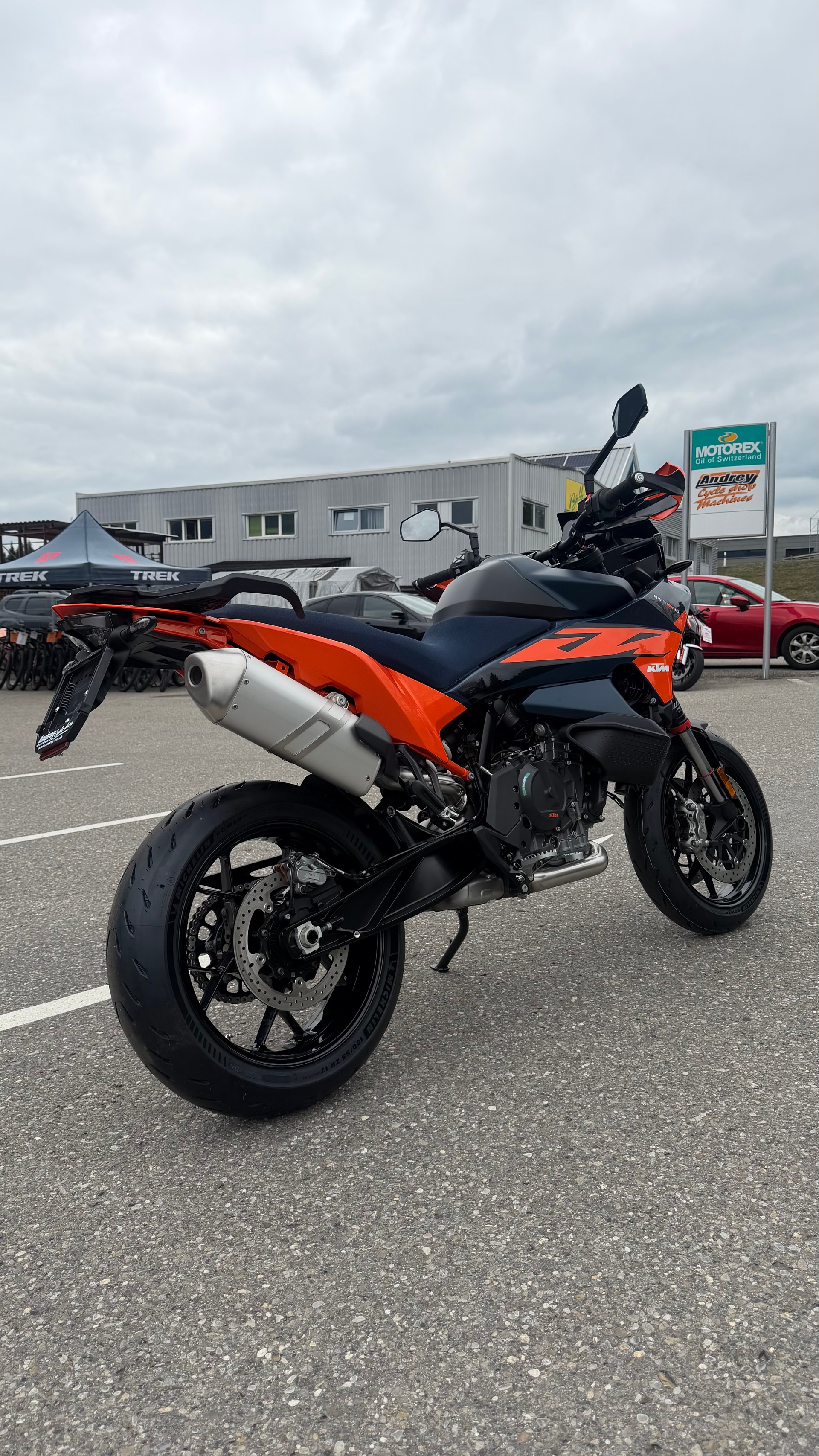 KTM 890 SMT-image-2