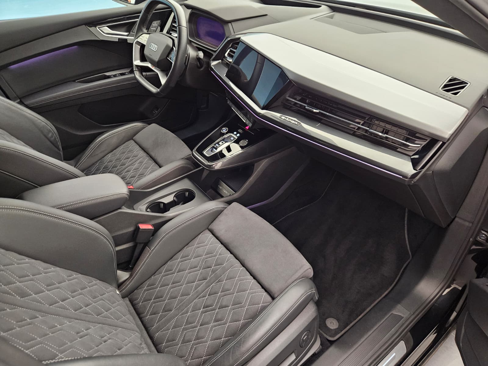 AUDI Q4 Sportback e-tron 45 quattro-image-11