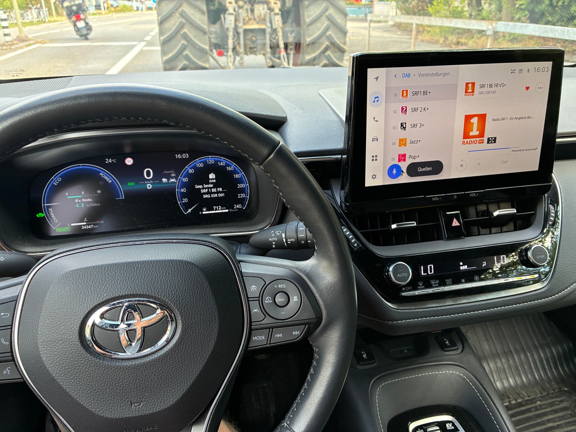 TOYOTA 1.8 HSD Trend-image-5