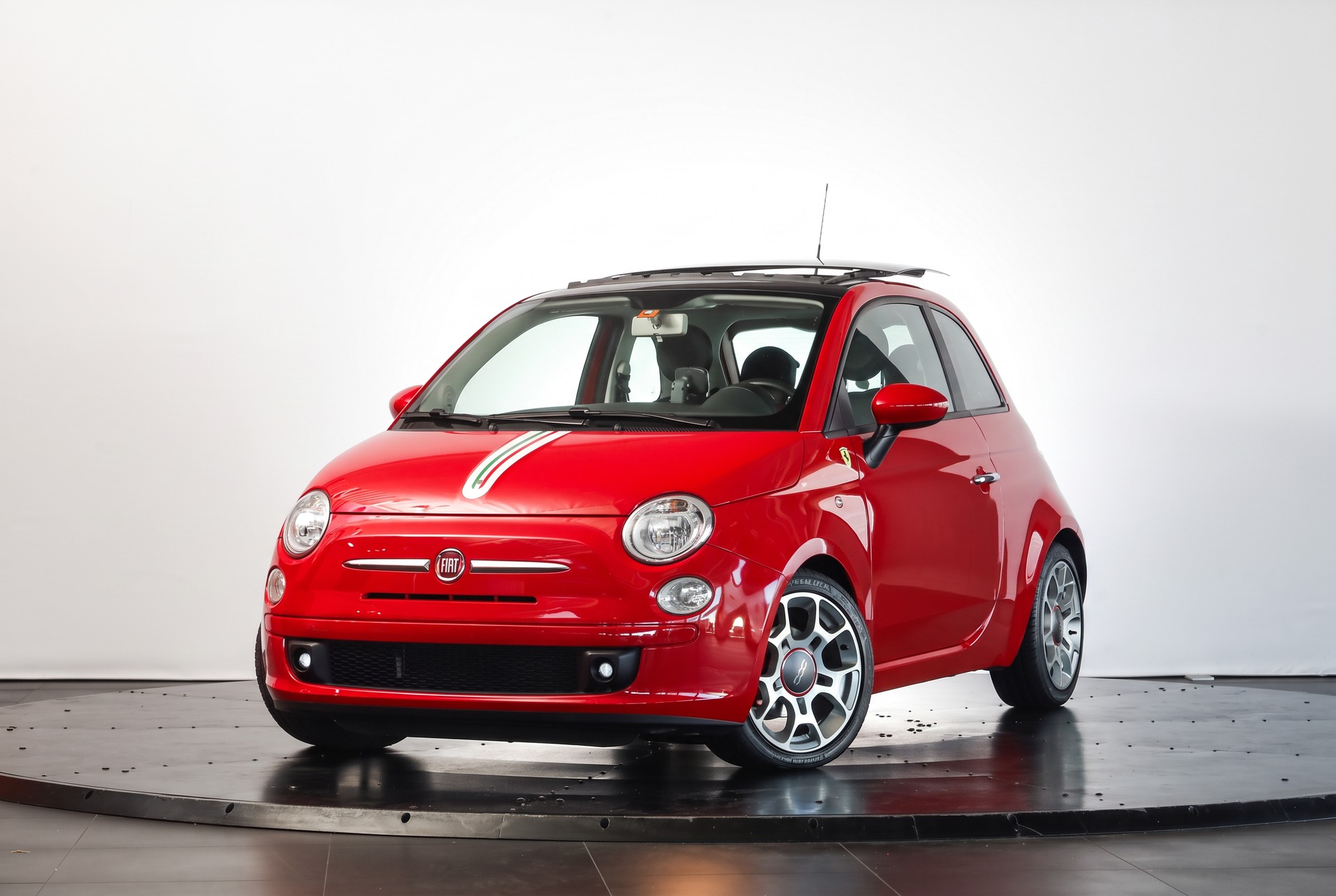FIAT 500 1.4 16V Sport Ferrari Dealers 122/200-showroom-element-3