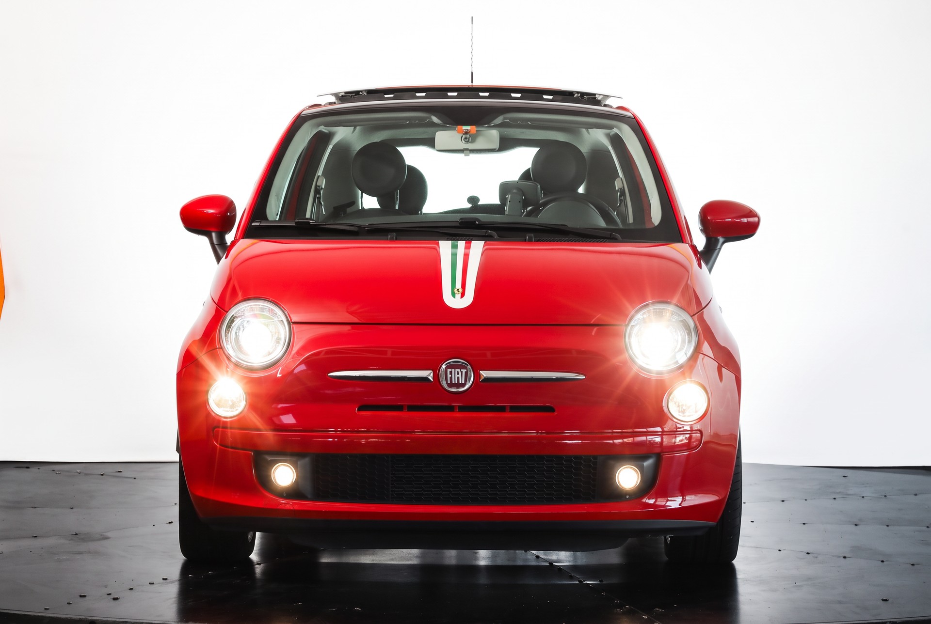 FIAT 500 1.4 16V Sport Ferrari Dealers 122/200-showroom-element-1