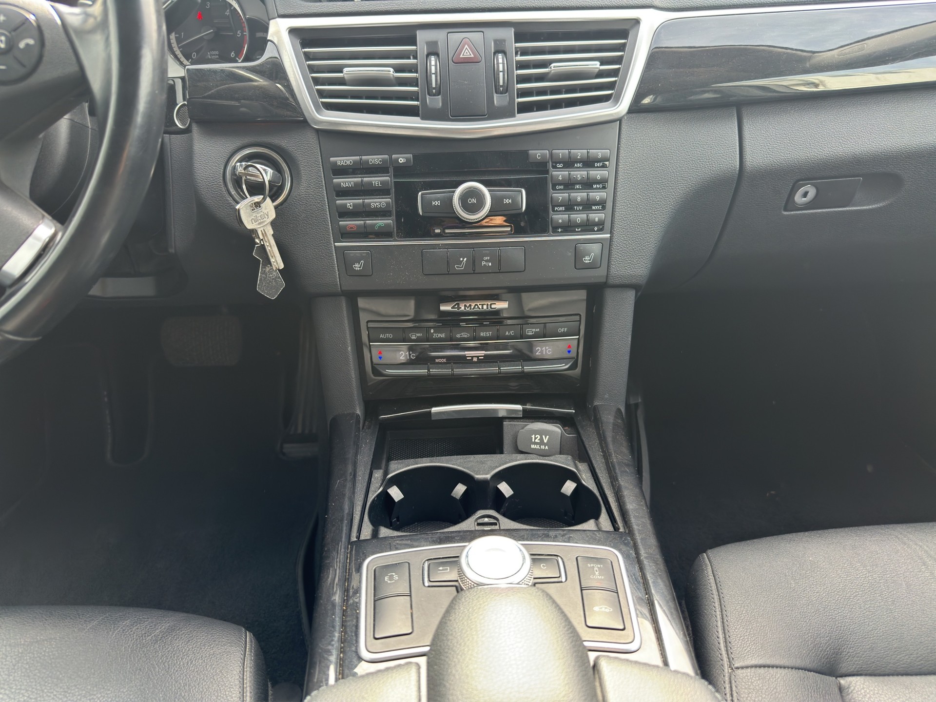 MERCEDES-BENZ E 350 CDI BlueEfficiency Elégance 4Matic 7G-Tronic-image-13
