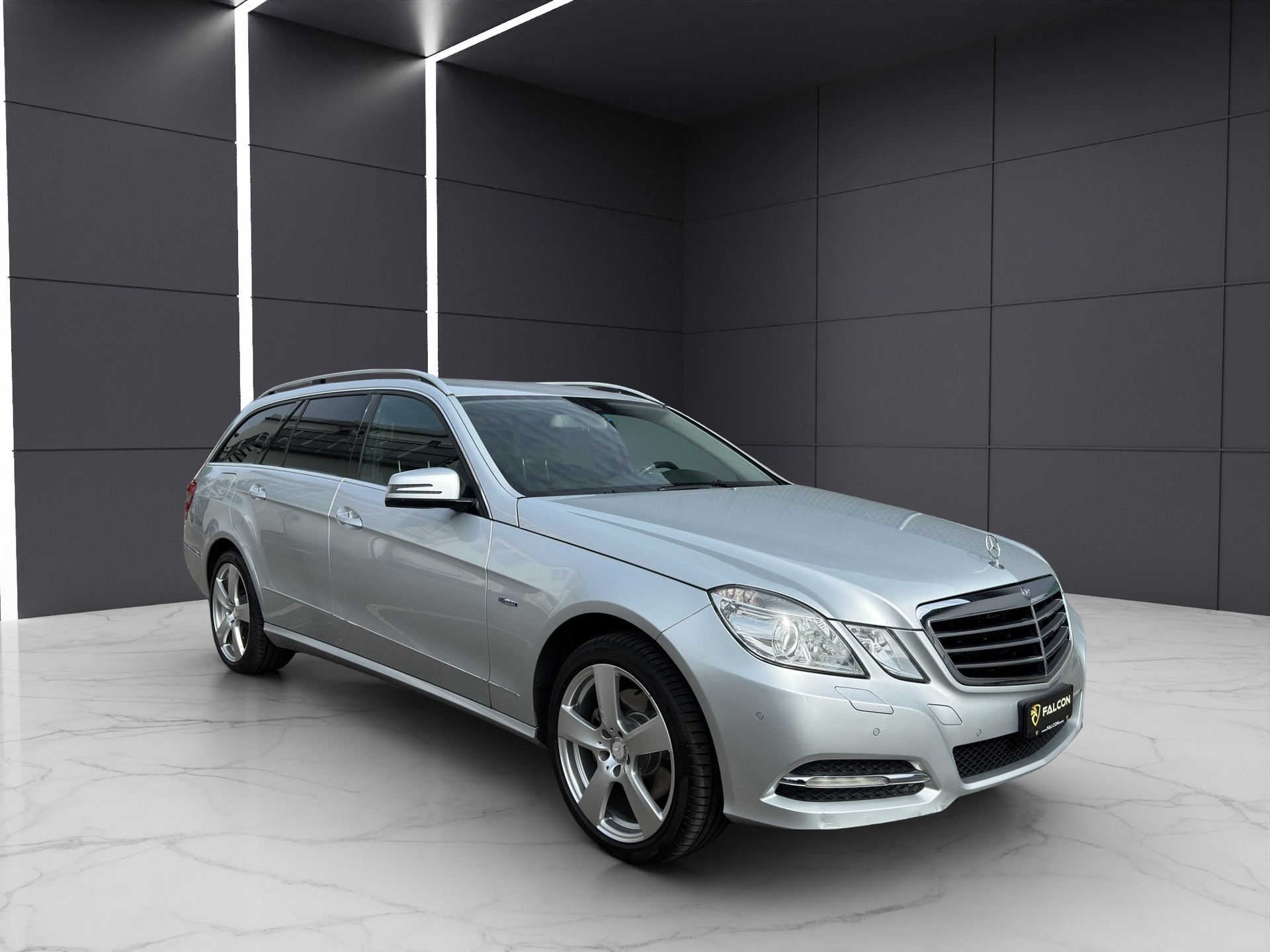 MERCEDES-BENZ E 350 CDI BlueEfficiency Elégance 4Matic 7G-Tronic-showroom-element-2