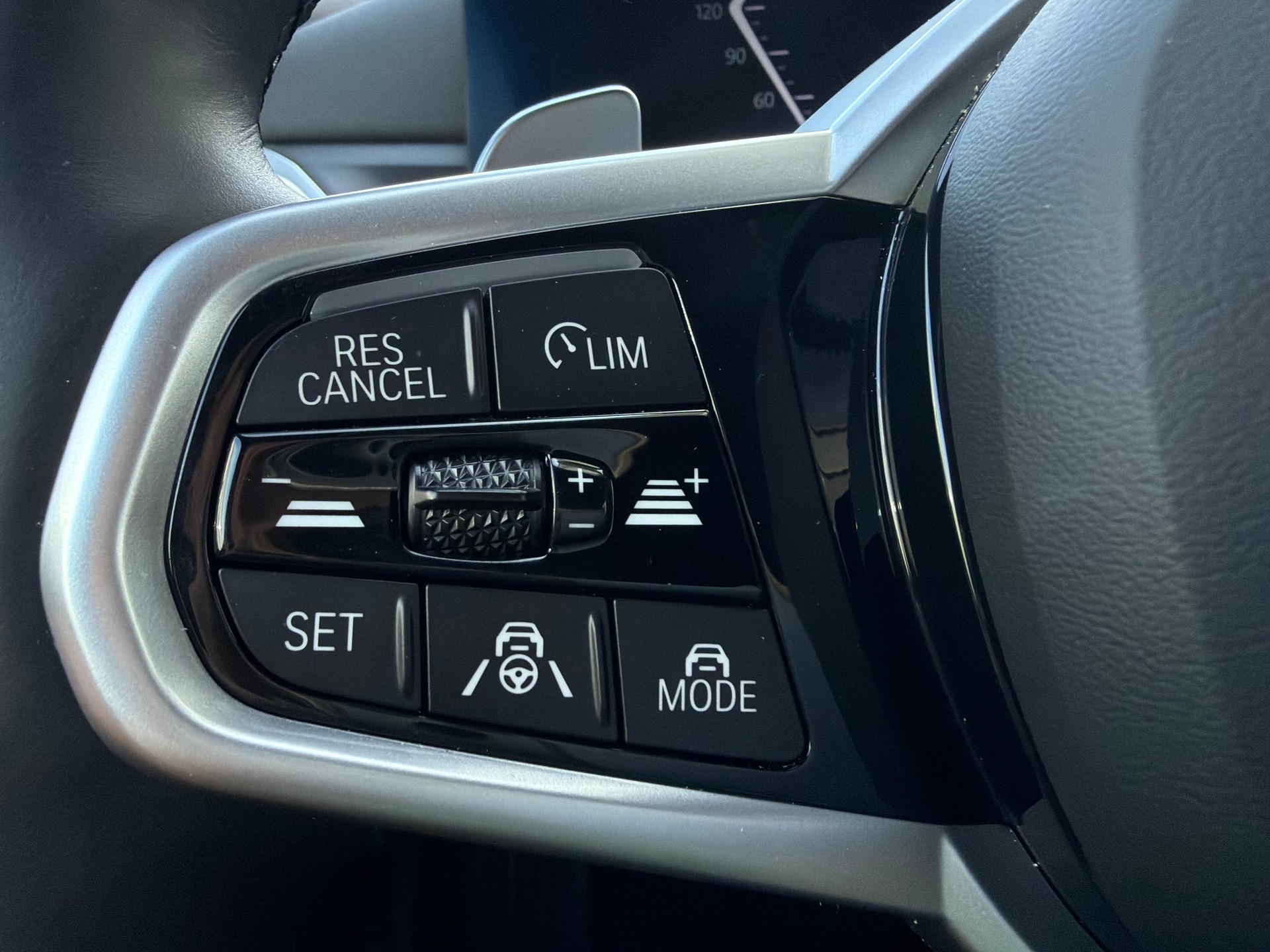 BMW 320d xDrive 48V Touring Steptronic M Sport-image-20