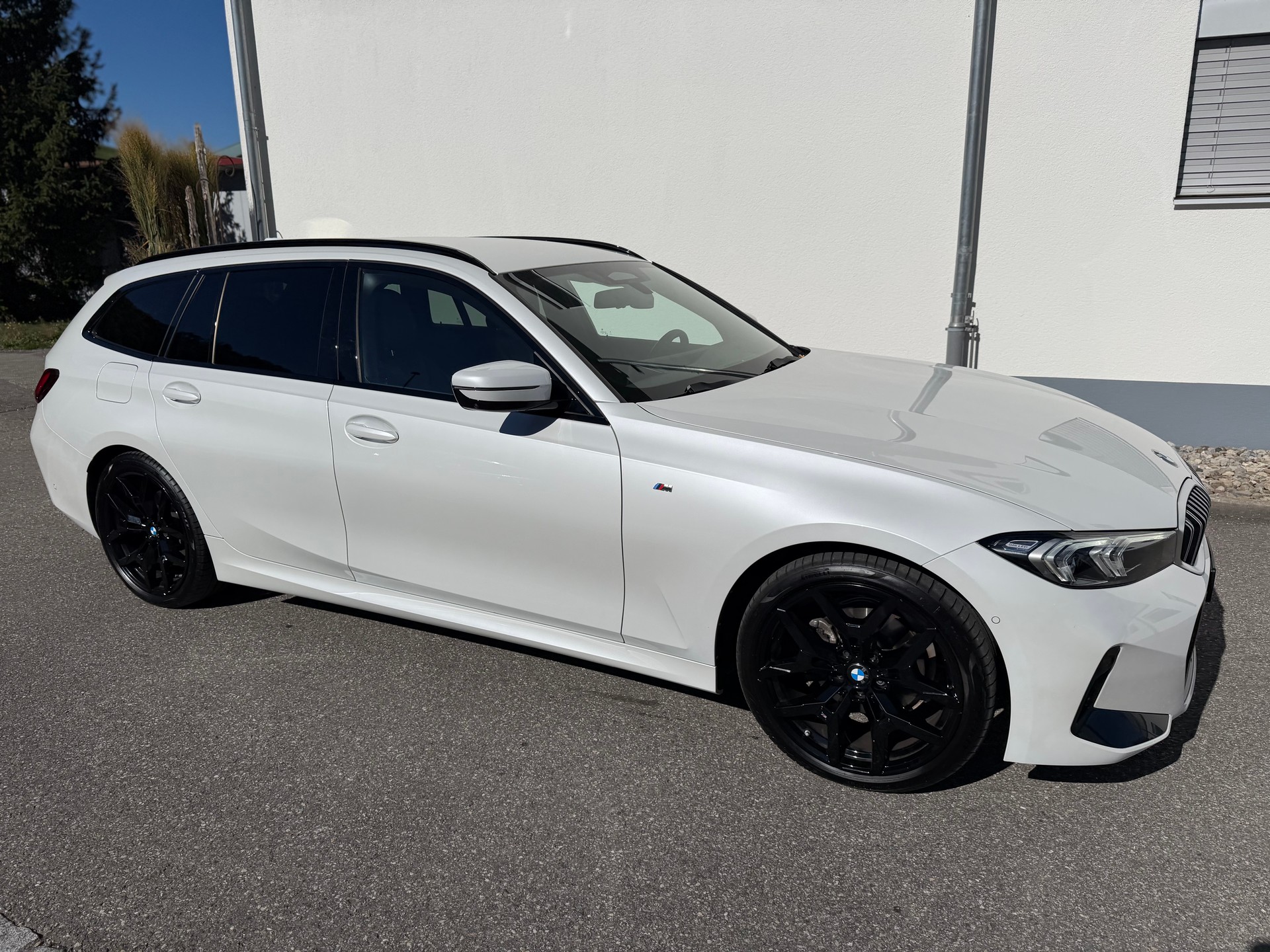 BMW 320d xDrive 48V Touring Steptronic M Sport-showroom-element-3