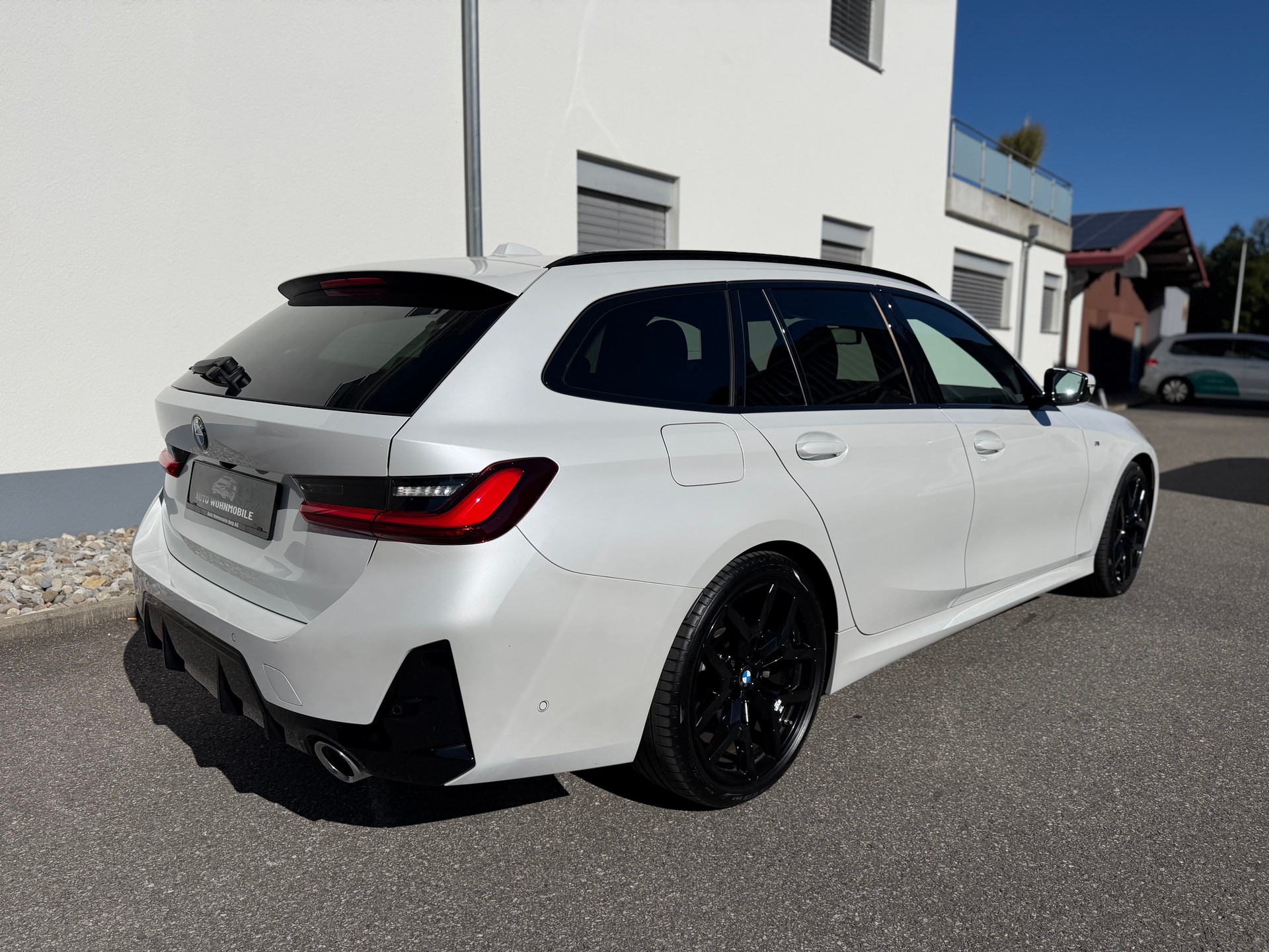 BMW 320d xDrive 48V Touring Steptronic M Sport-image-5