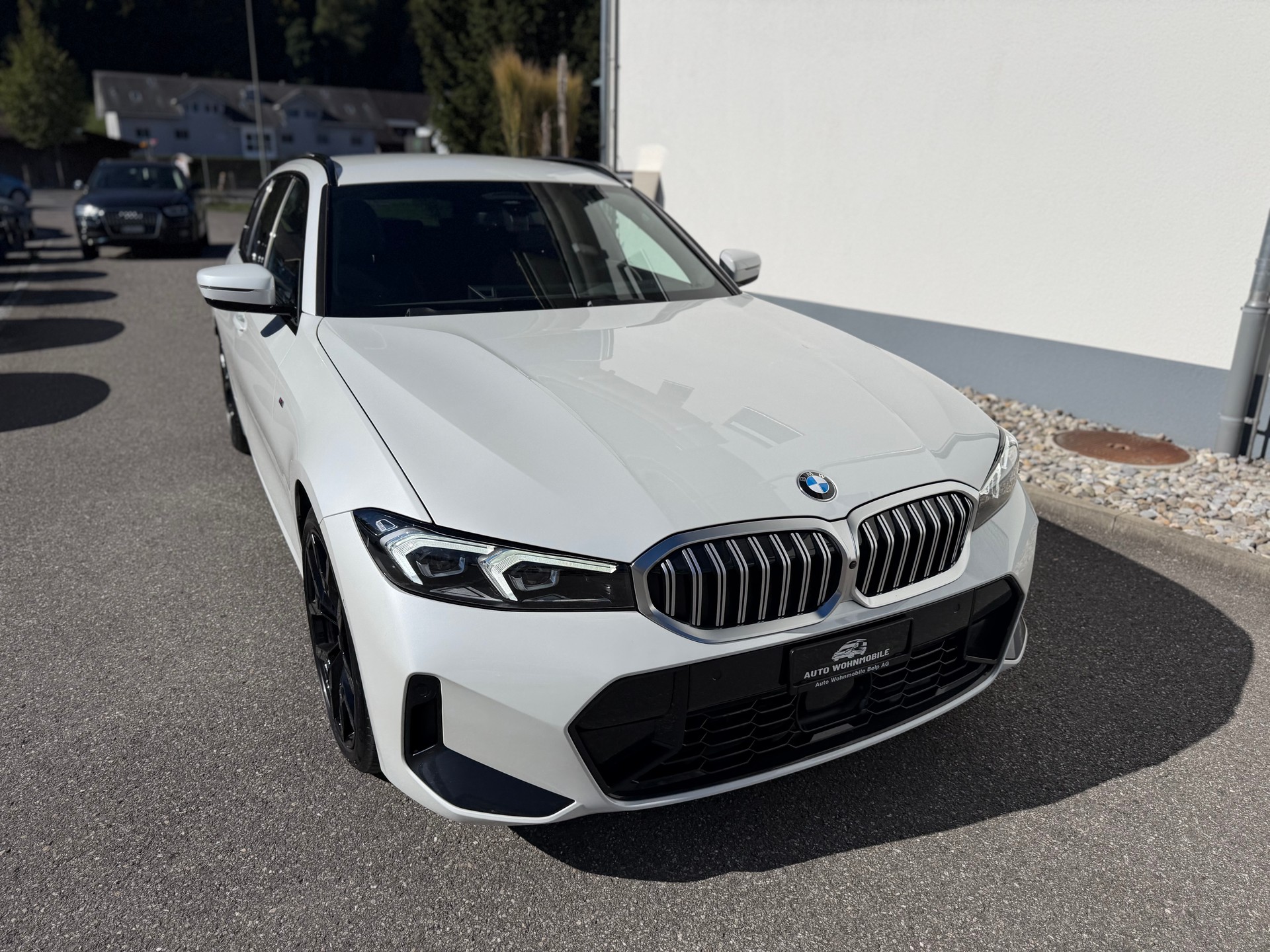 BMW 320d xDrive 48V Touring Steptronic M Sport-showroom-element-1