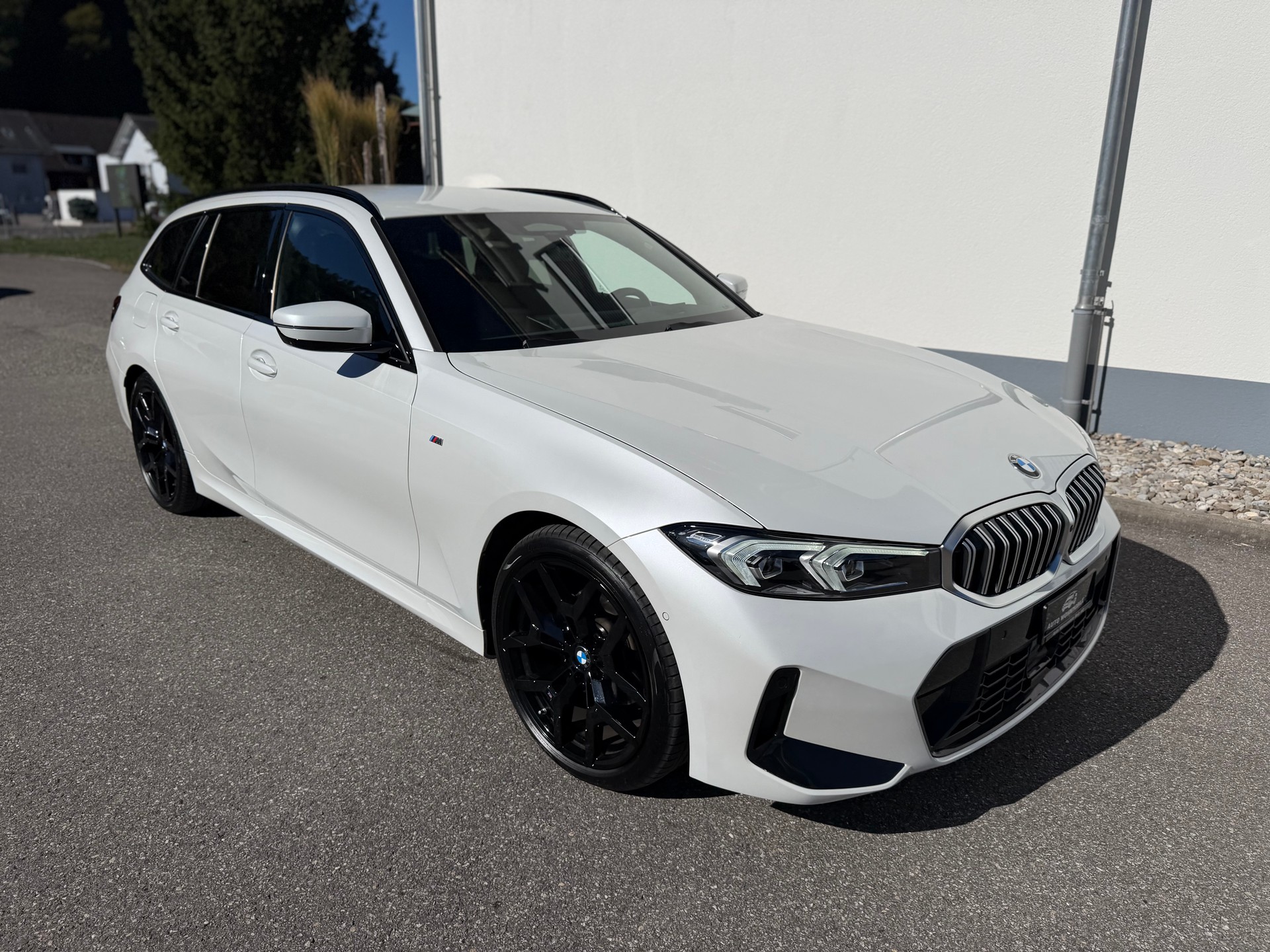 BMW 320d xDrive 48V Touring Steptronic M Sport-showroom-element-2