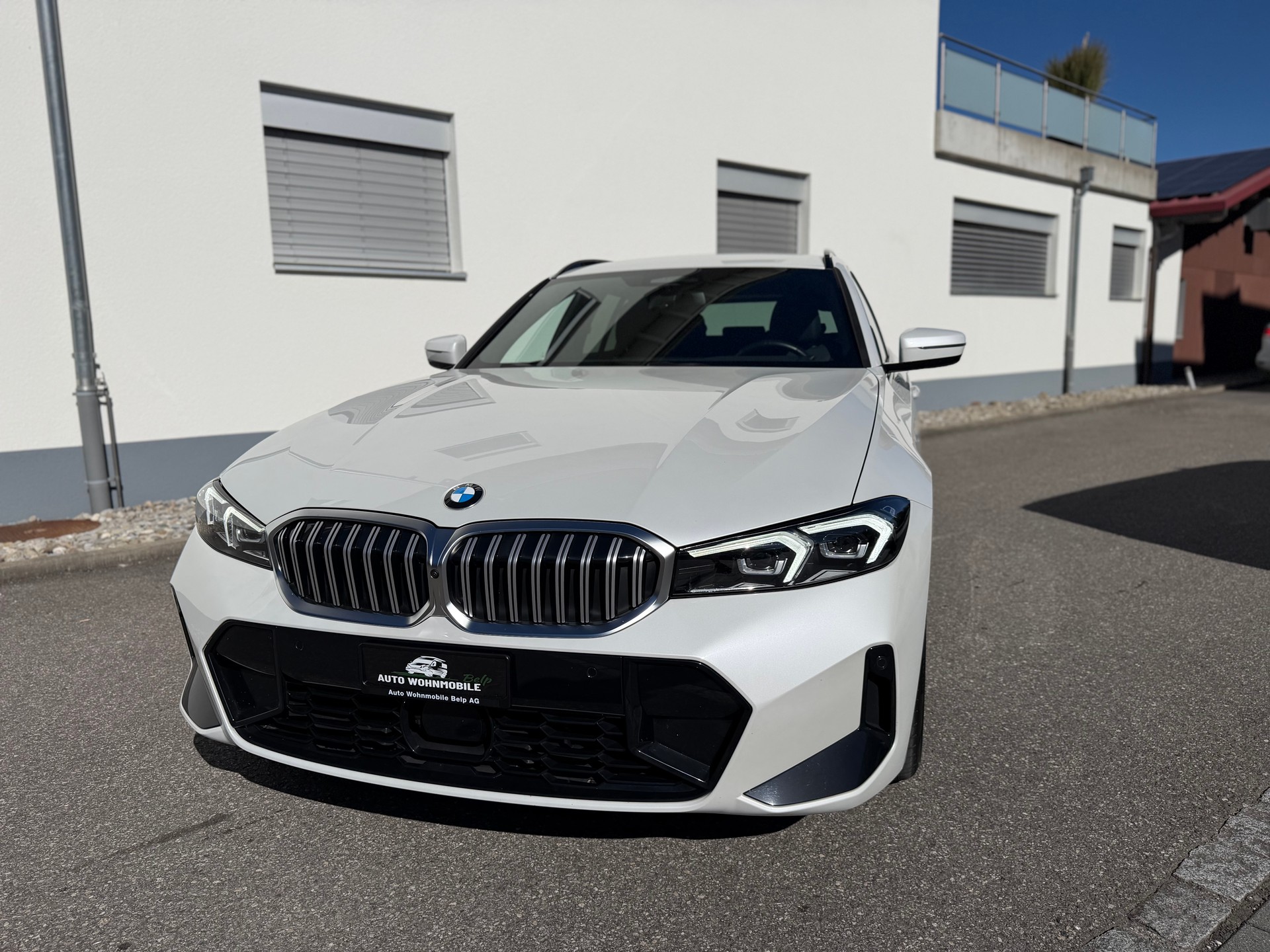 BMW 320d xDrive 48V Touring Steptronic M Sport-image-9