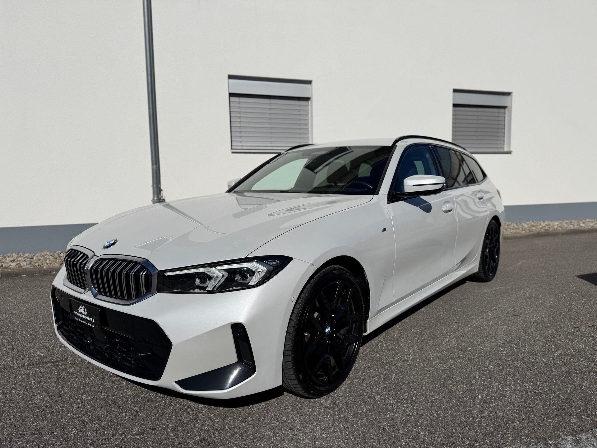 BMW 320d xDrive 48V Touring Steptronic M Sport-image-10