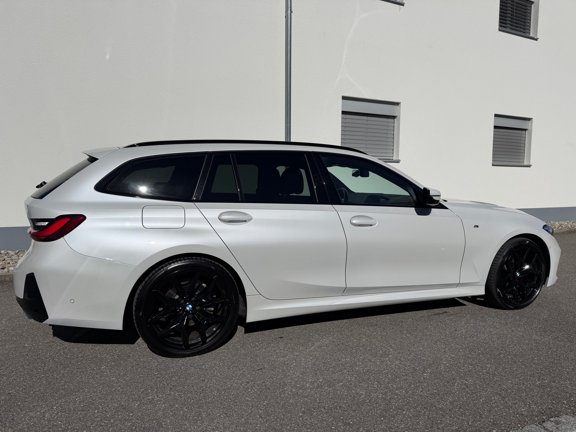 BMW 320d xDrive 48V Touring Steptronic M Sport-image-4
