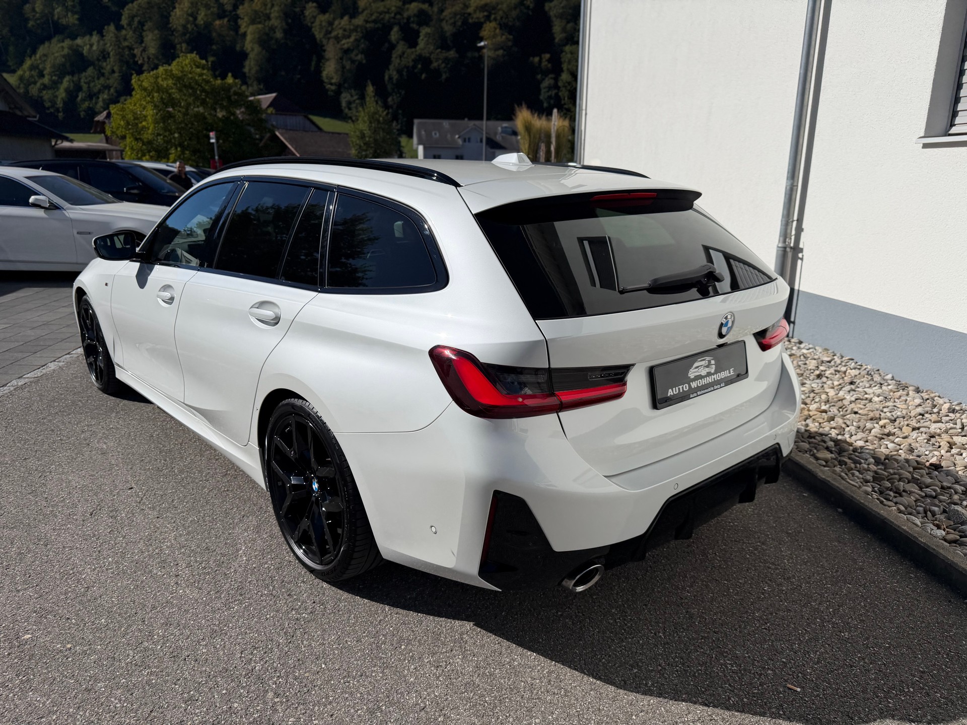 BMW 320d xDrive 48V Touring Steptronic M Sport-image-14